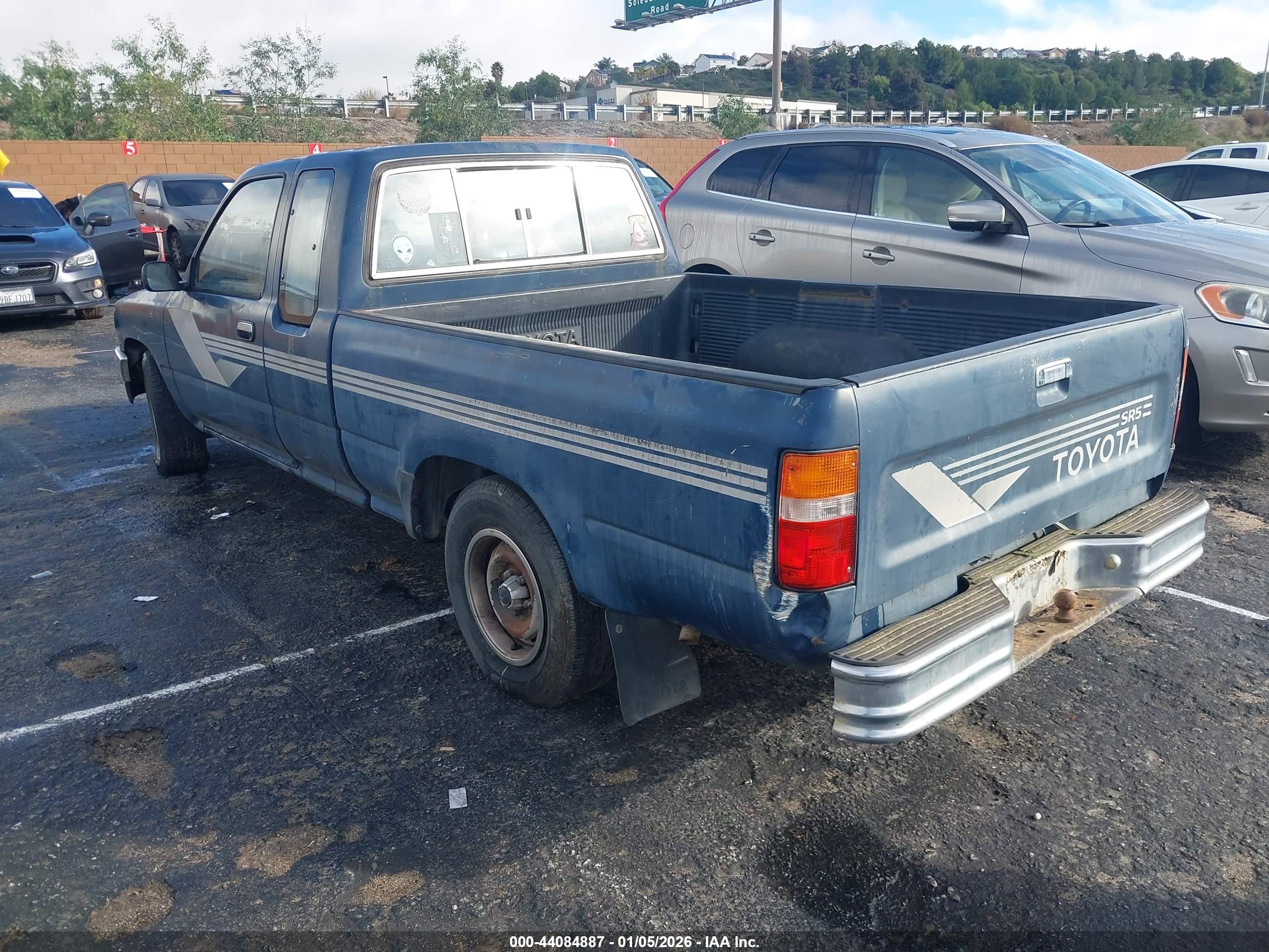 TOYOTA PICKUP image 3