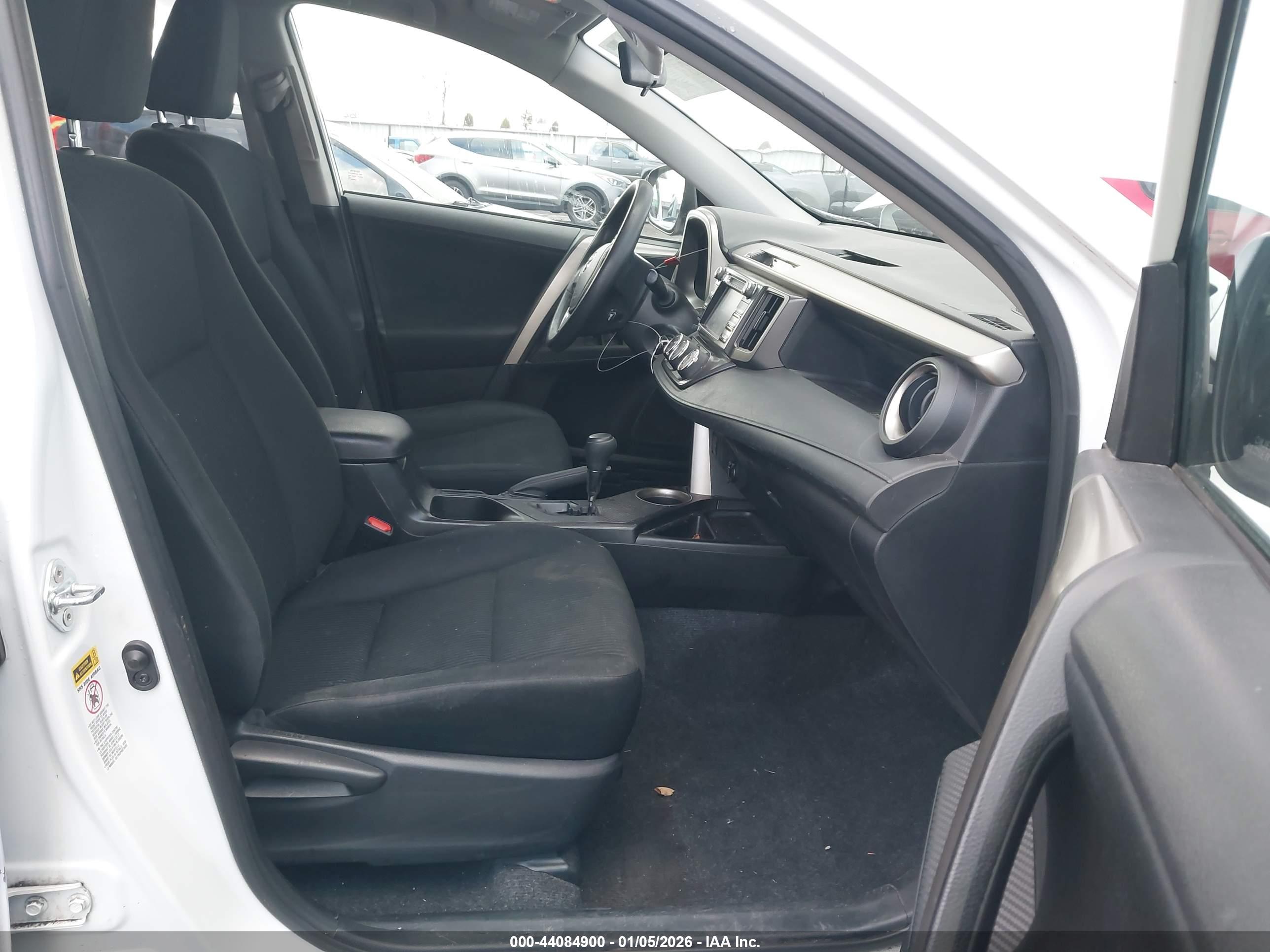 TOYOTA RAV4 image 5