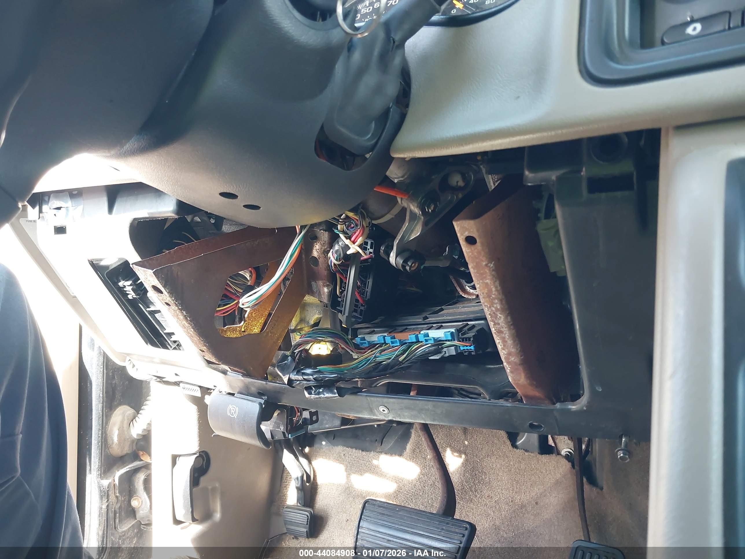 GMC YUKON image 6