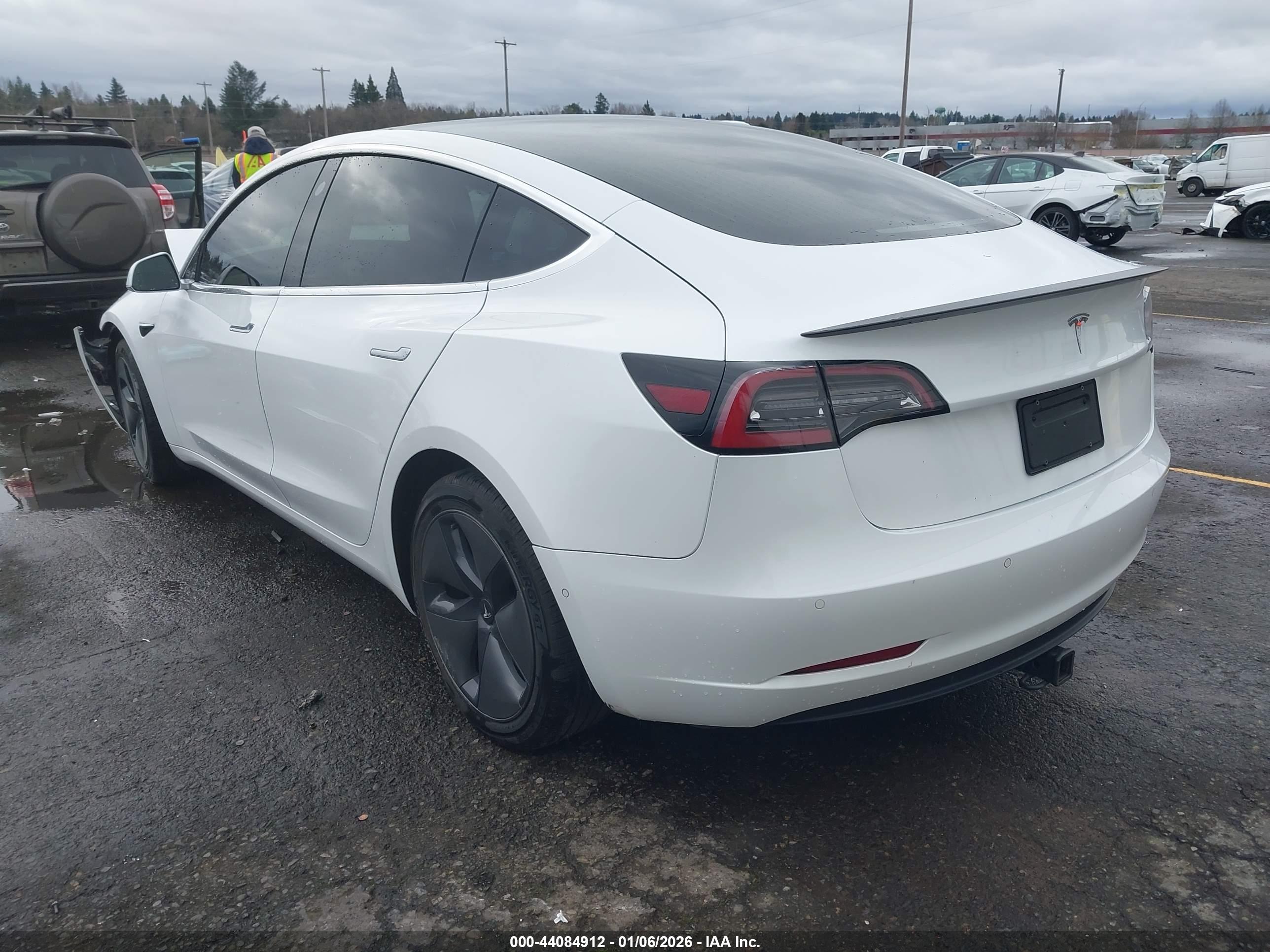 TESLA MODEL image 3