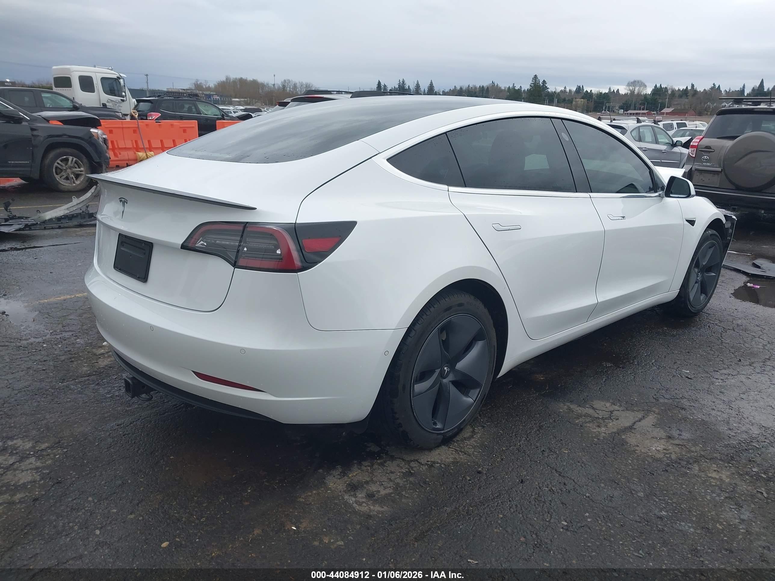 TESLA MODEL image 4