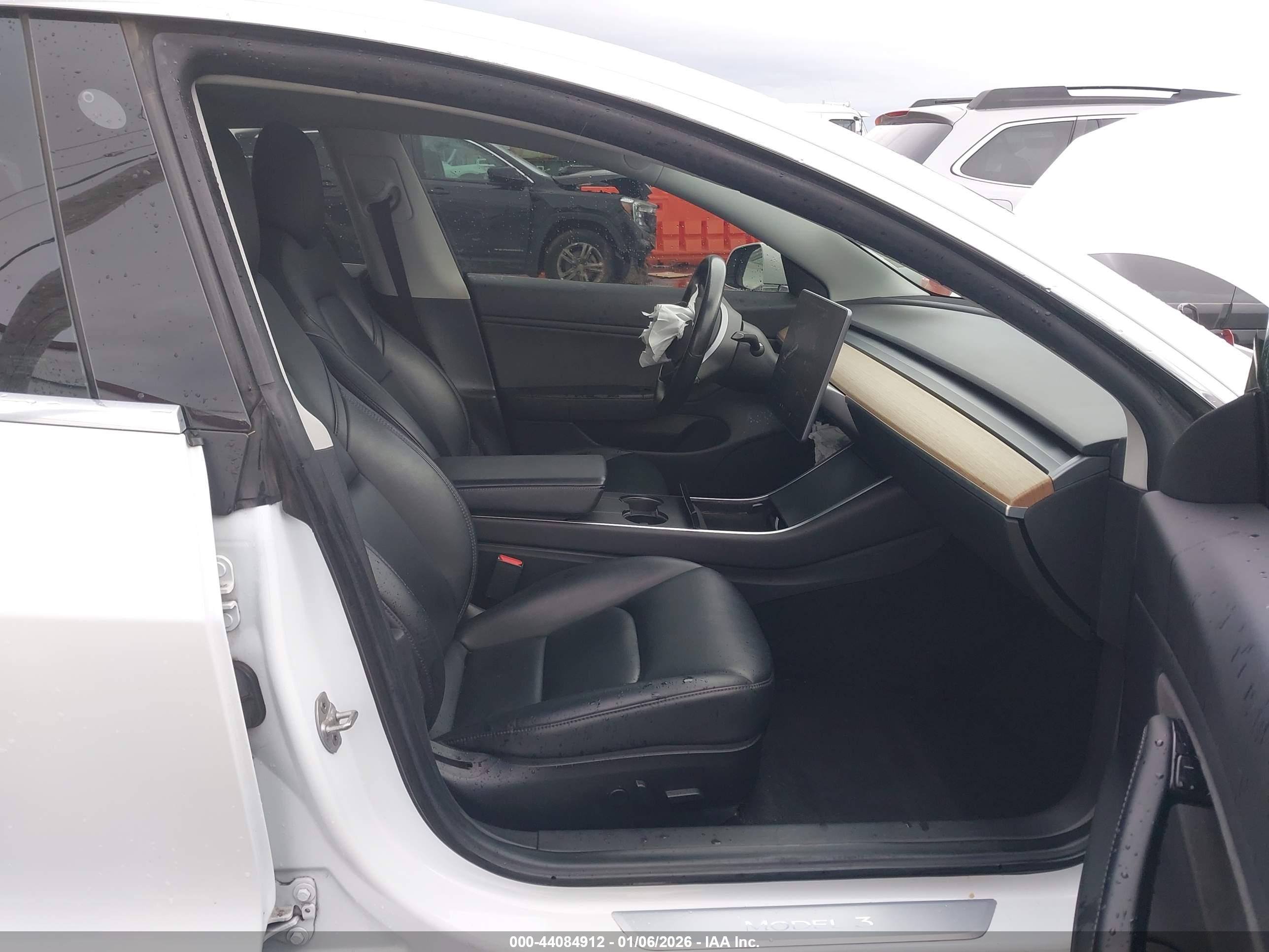 TESLA MODEL image 5