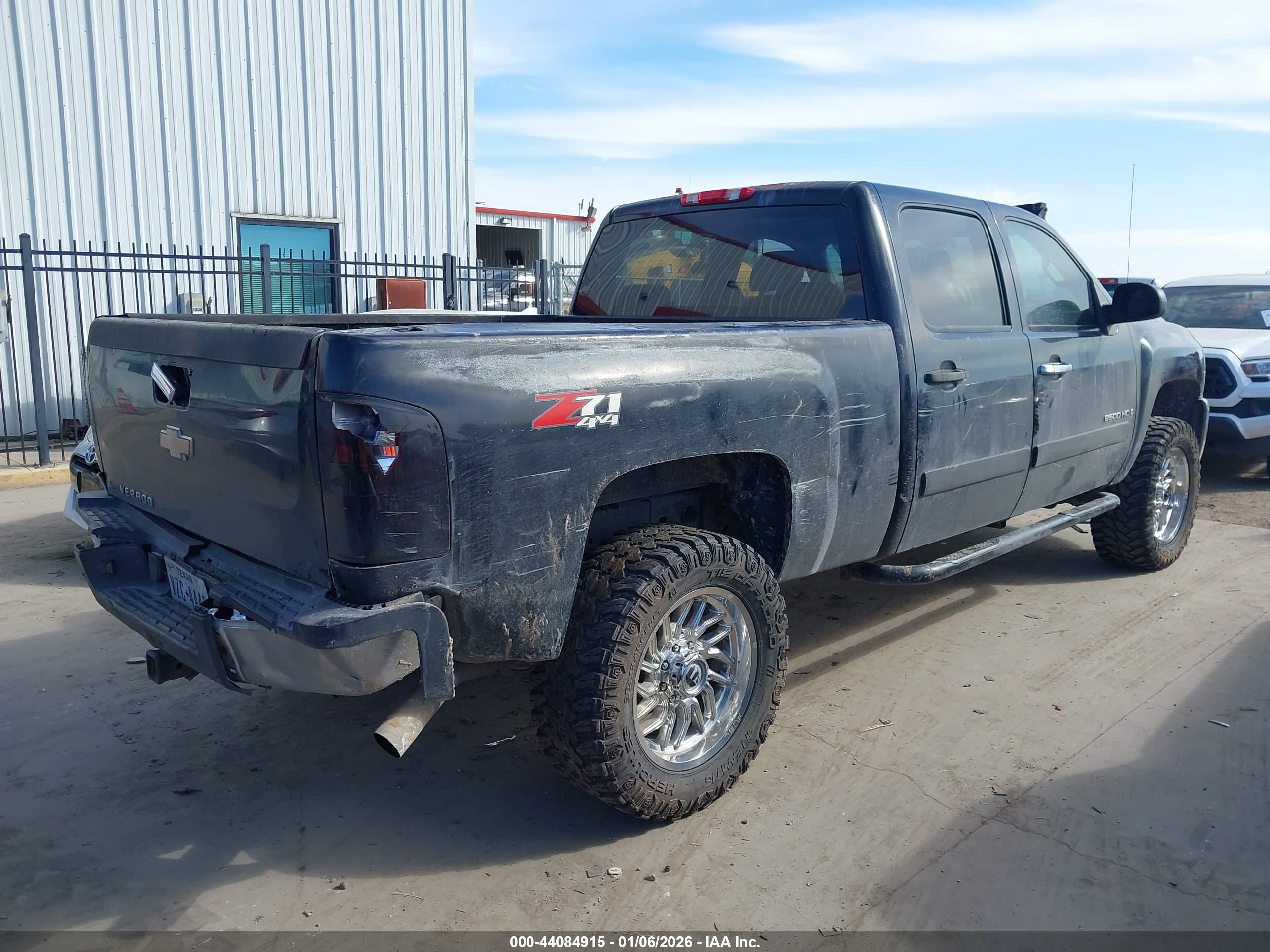 CHEVROLET SILVERADO image 4