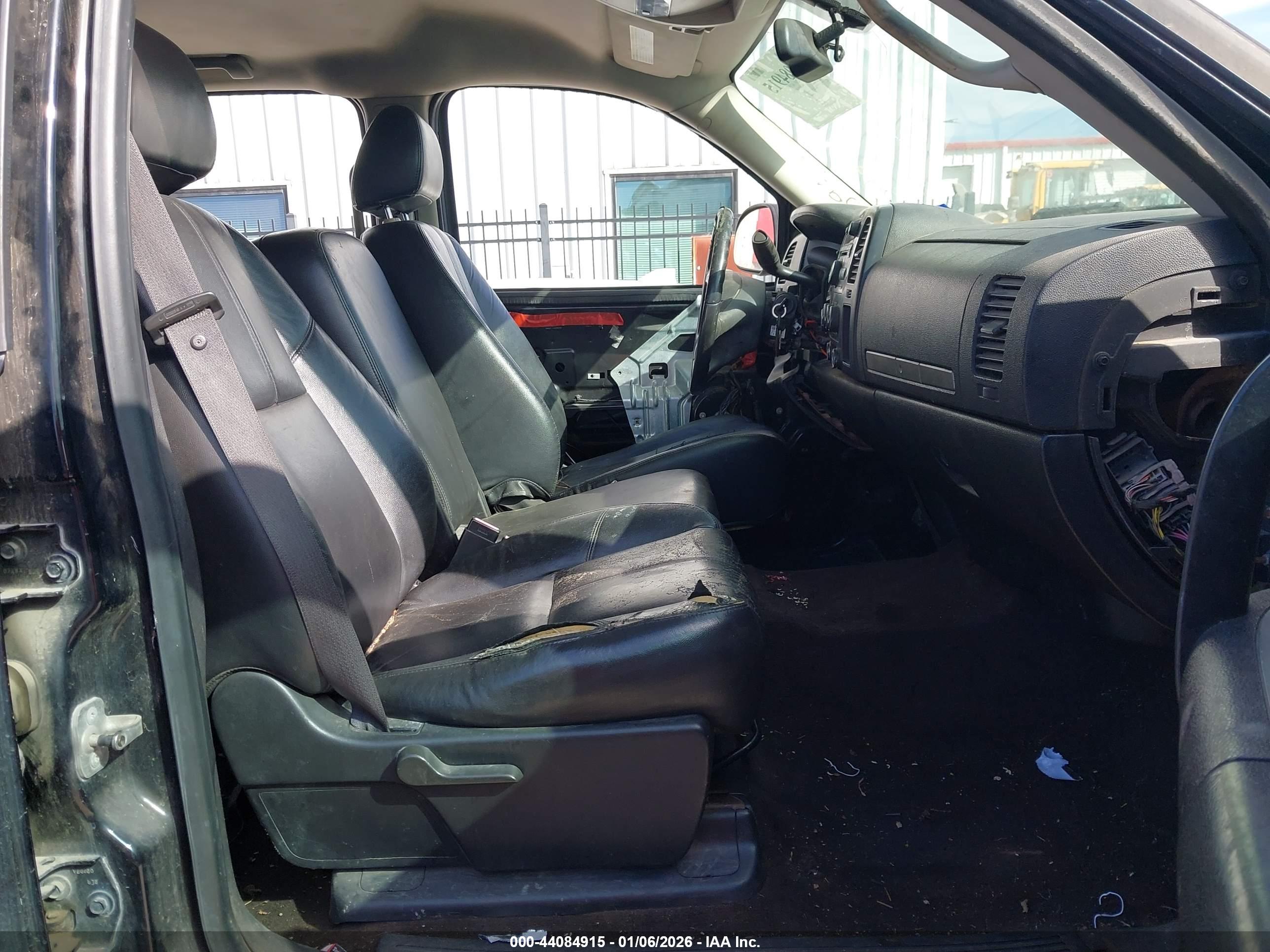 CHEVROLET SILVERADO image 5