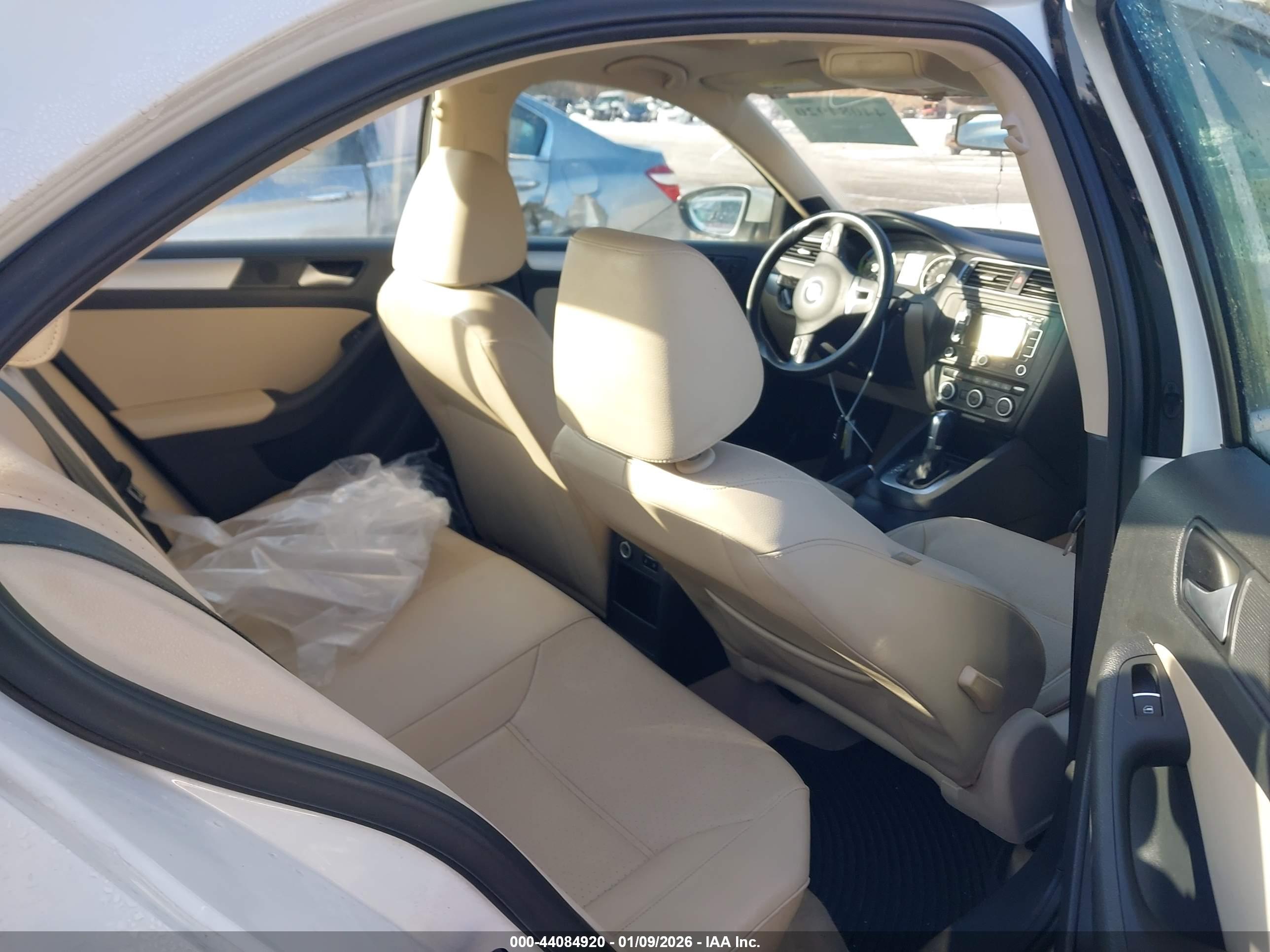 VOLKSWAGEN JETTA image 8