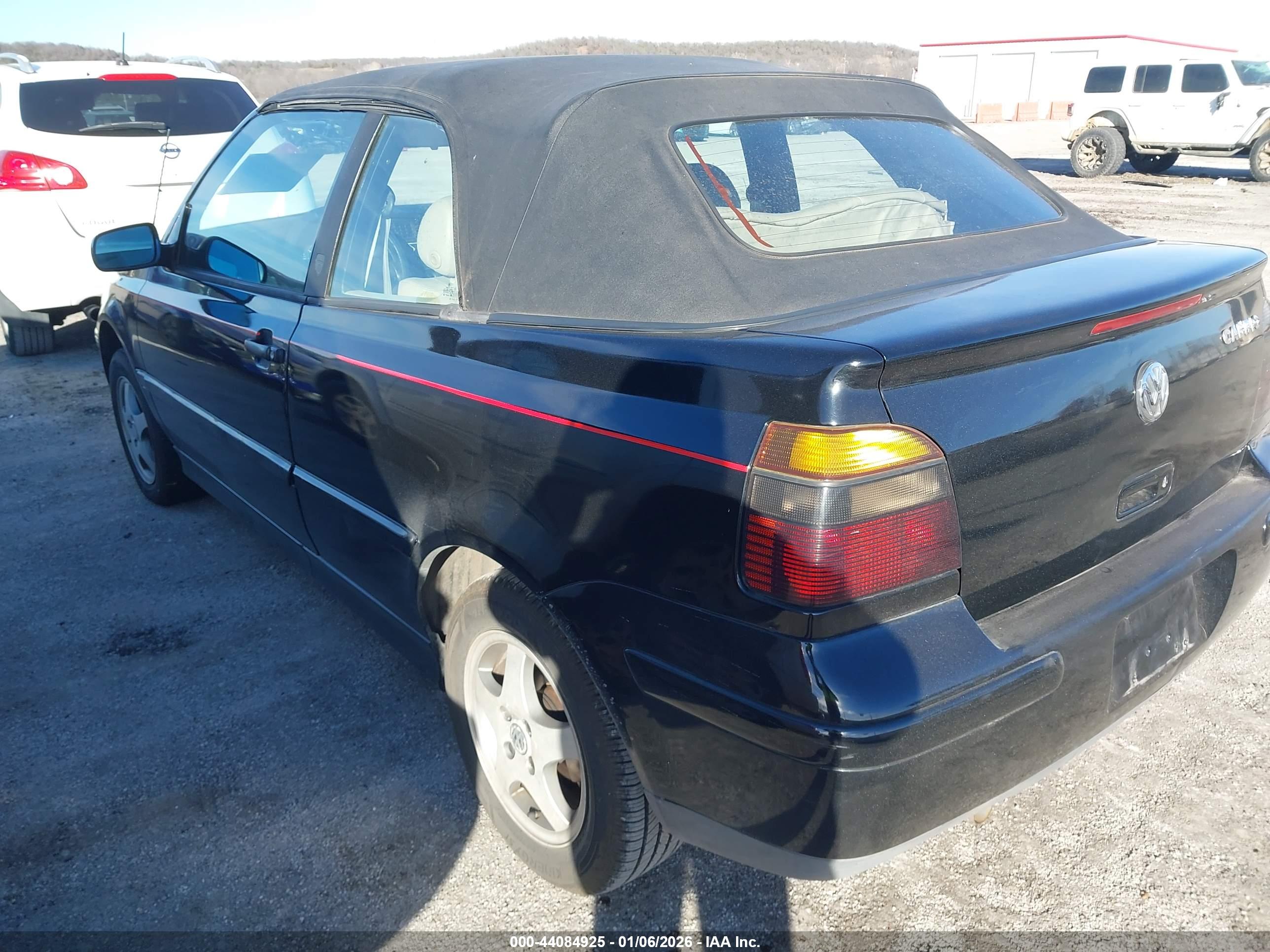 VOLKSWAGEN CABRIO image 3