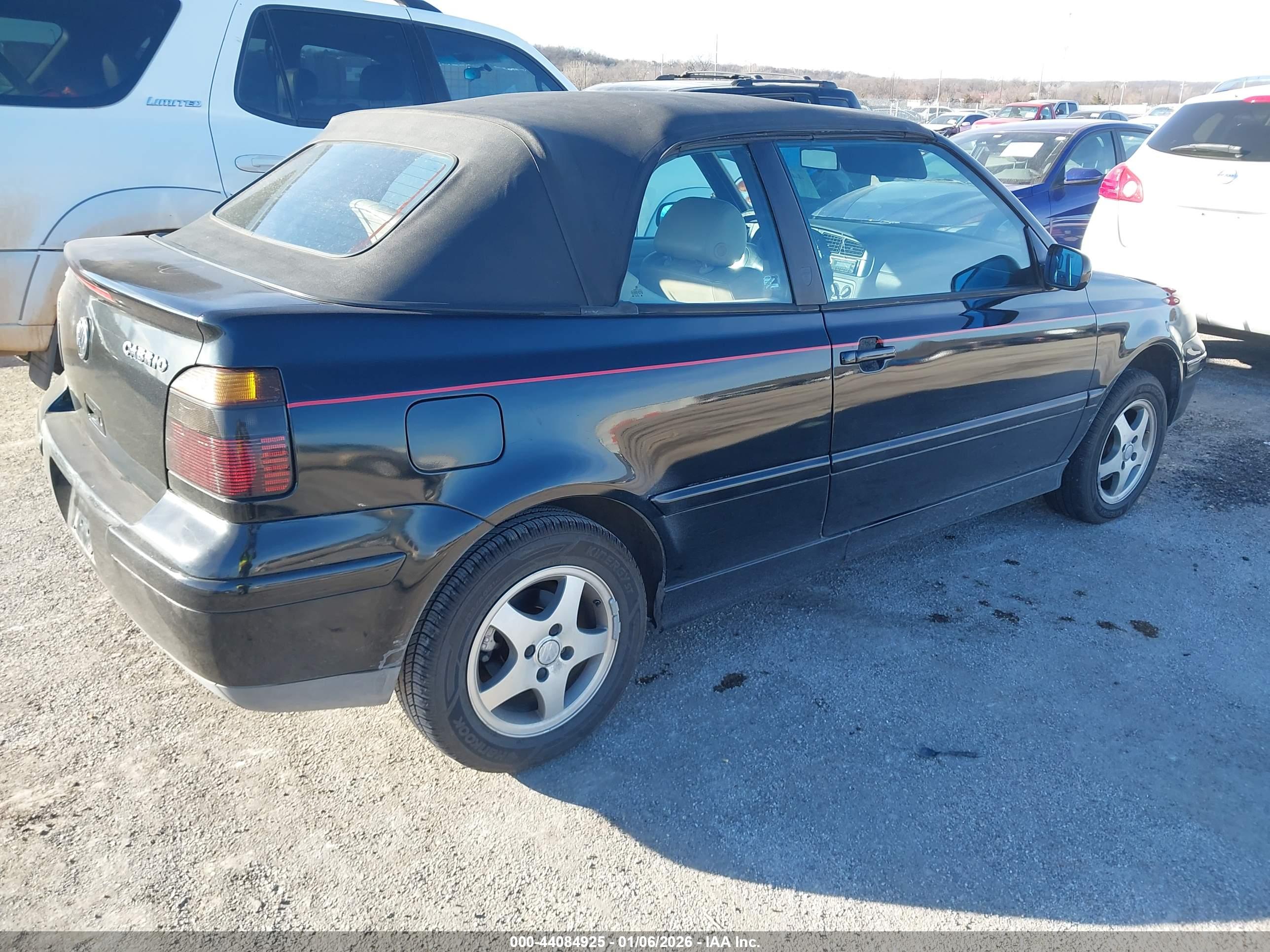 VOLKSWAGEN CABRIO image 4
