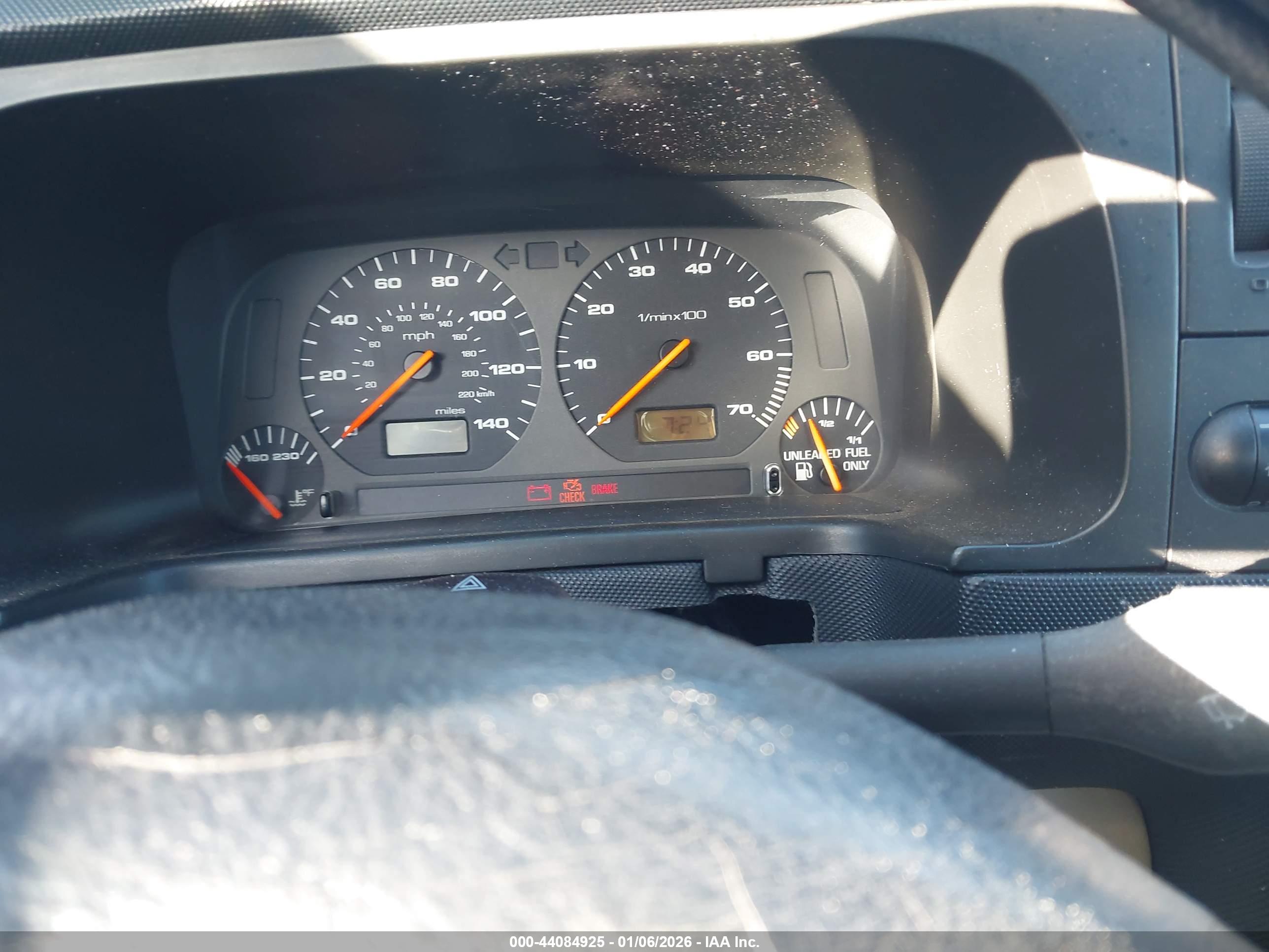 VOLKSWAGEN CABRIO image 7
