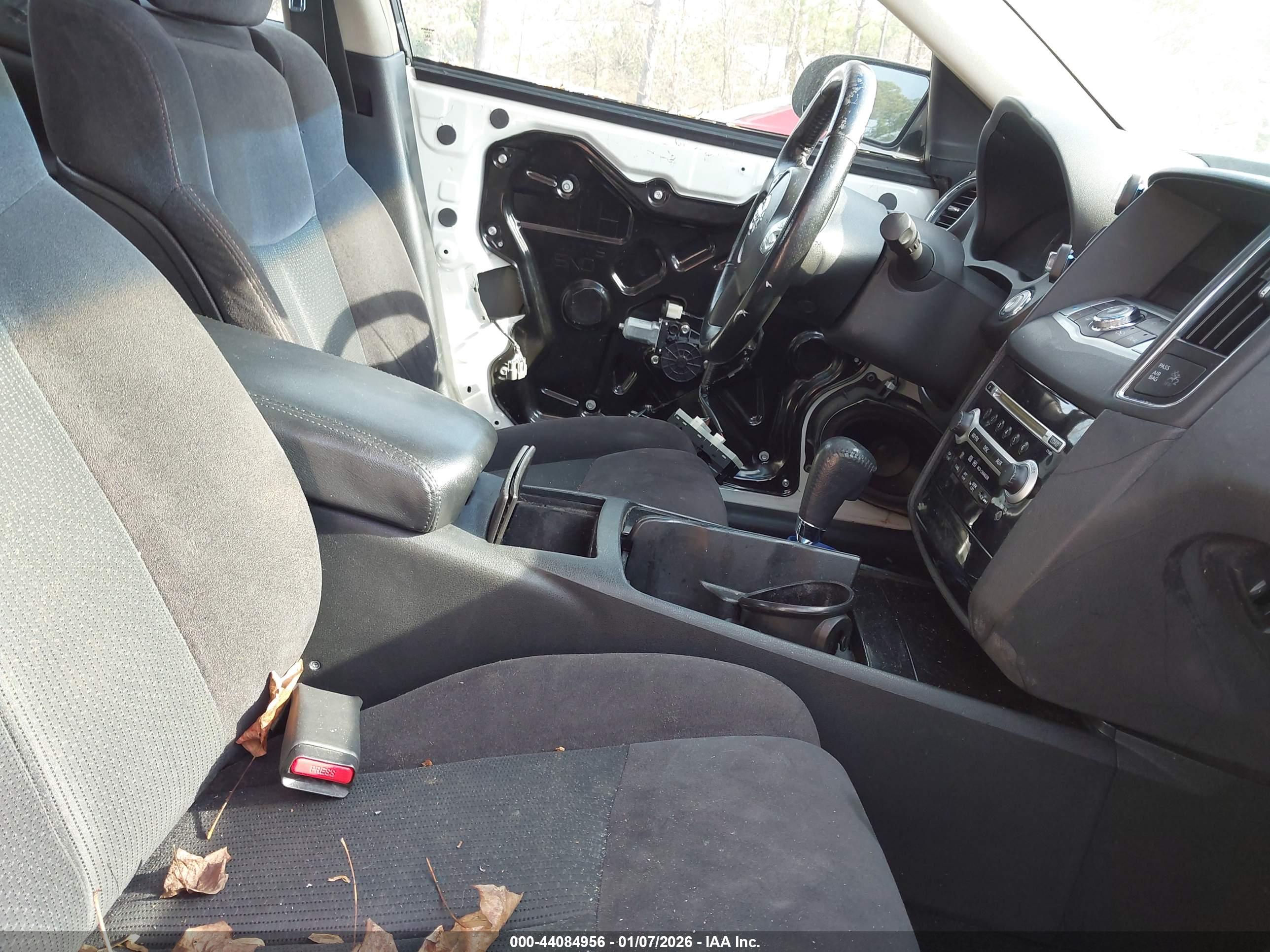 NISSAN MAXIMA image 5