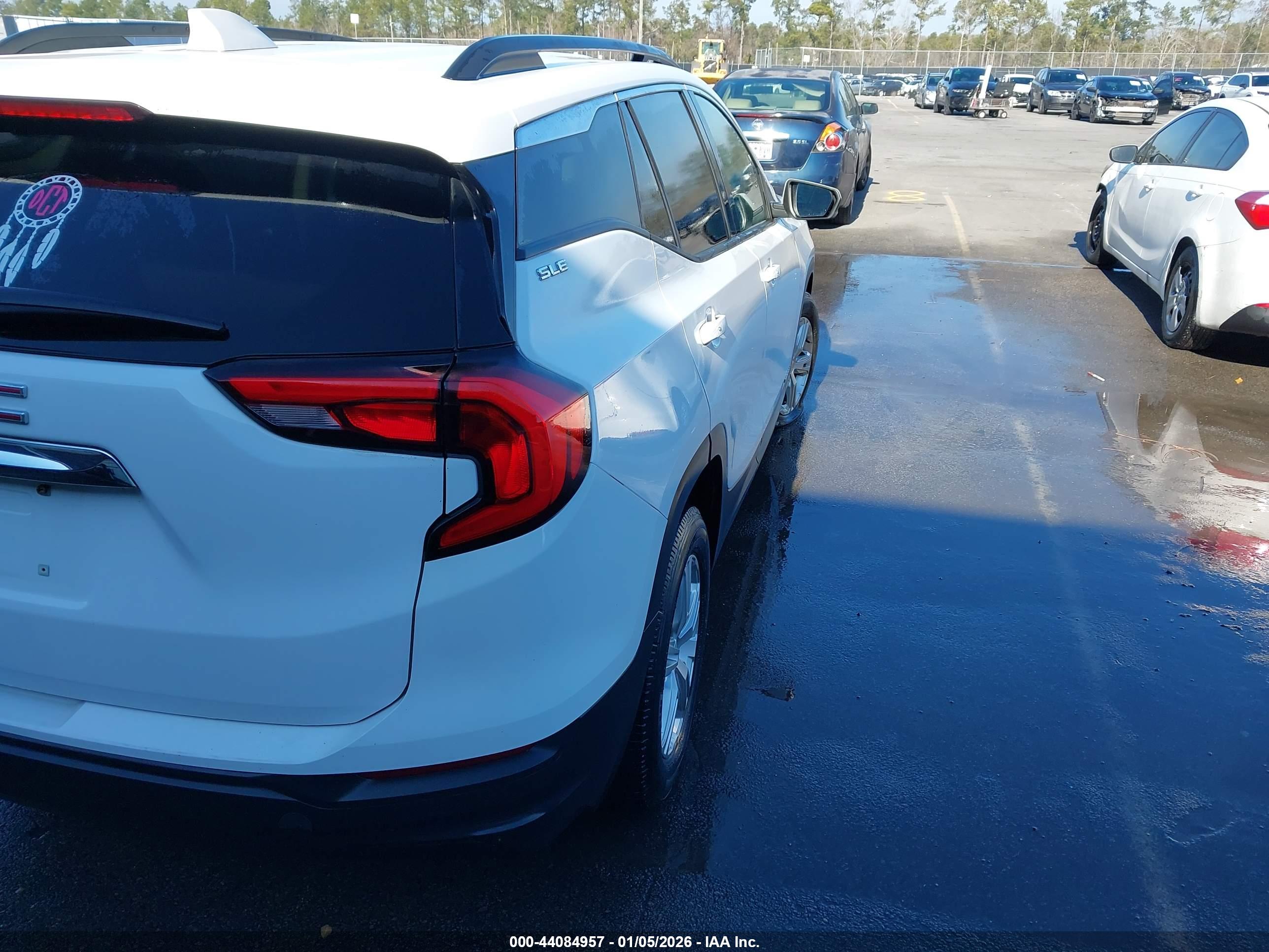 GMC TERRAIN image 4