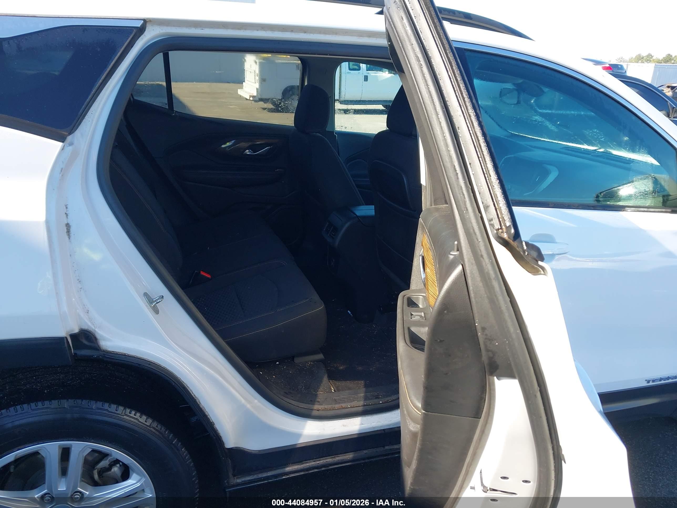 GMC TERRAIN image 8