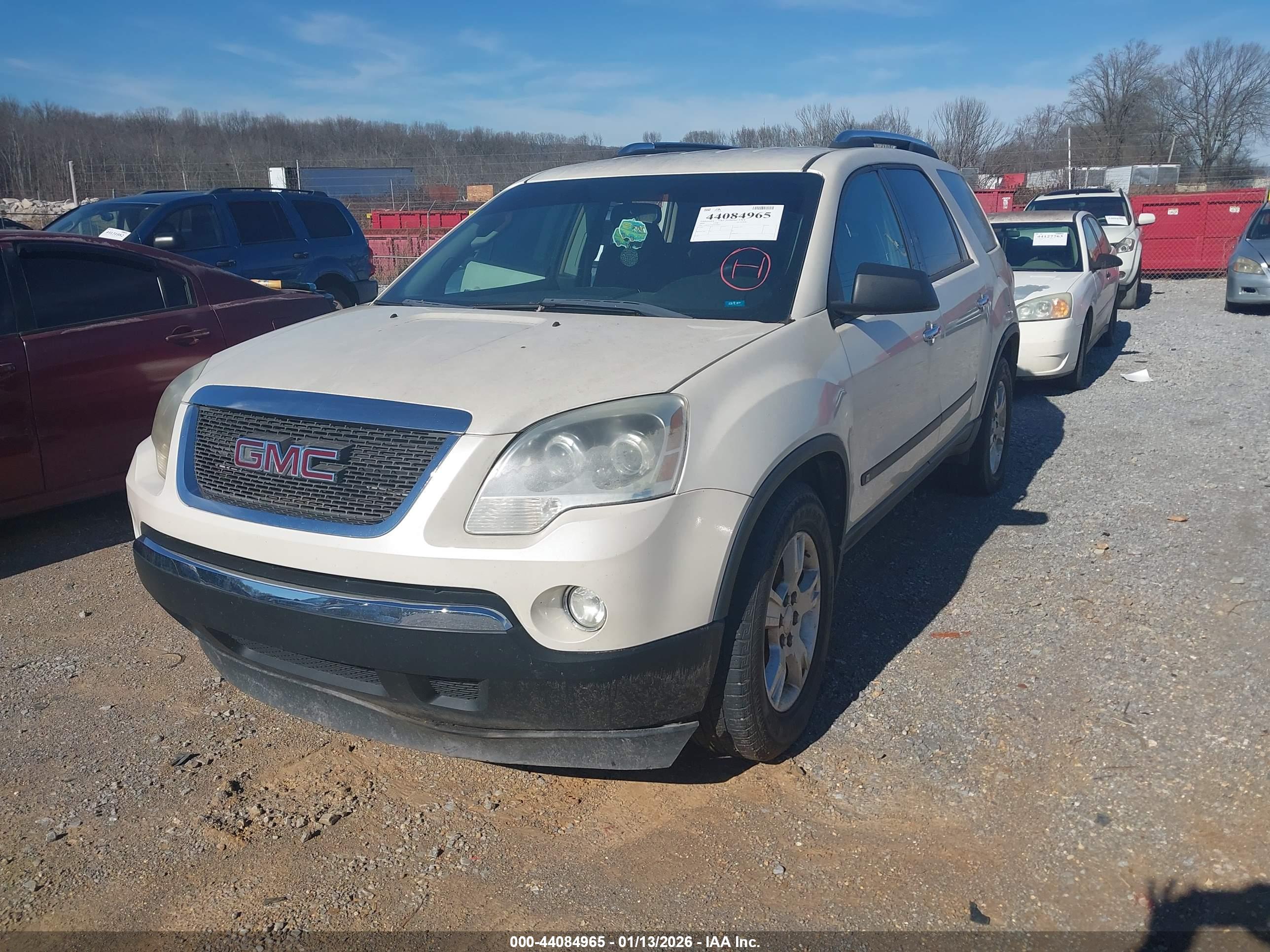 GMC ACADIA image 2