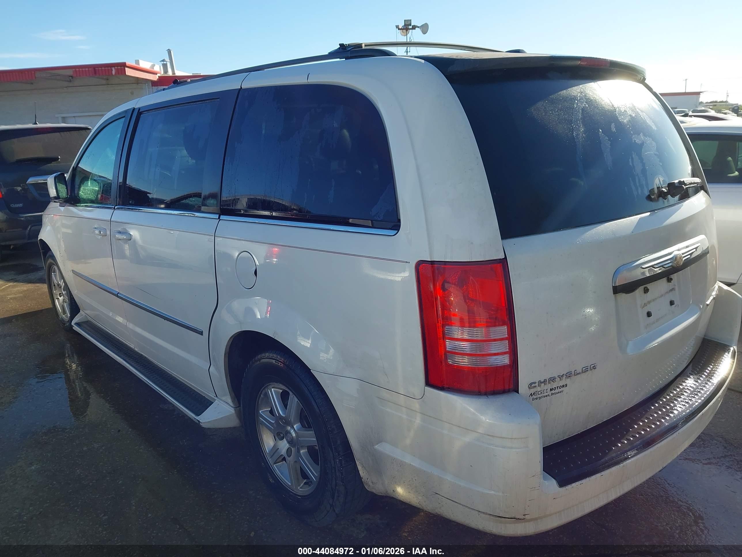 CHRYSLER TOWN image 3
