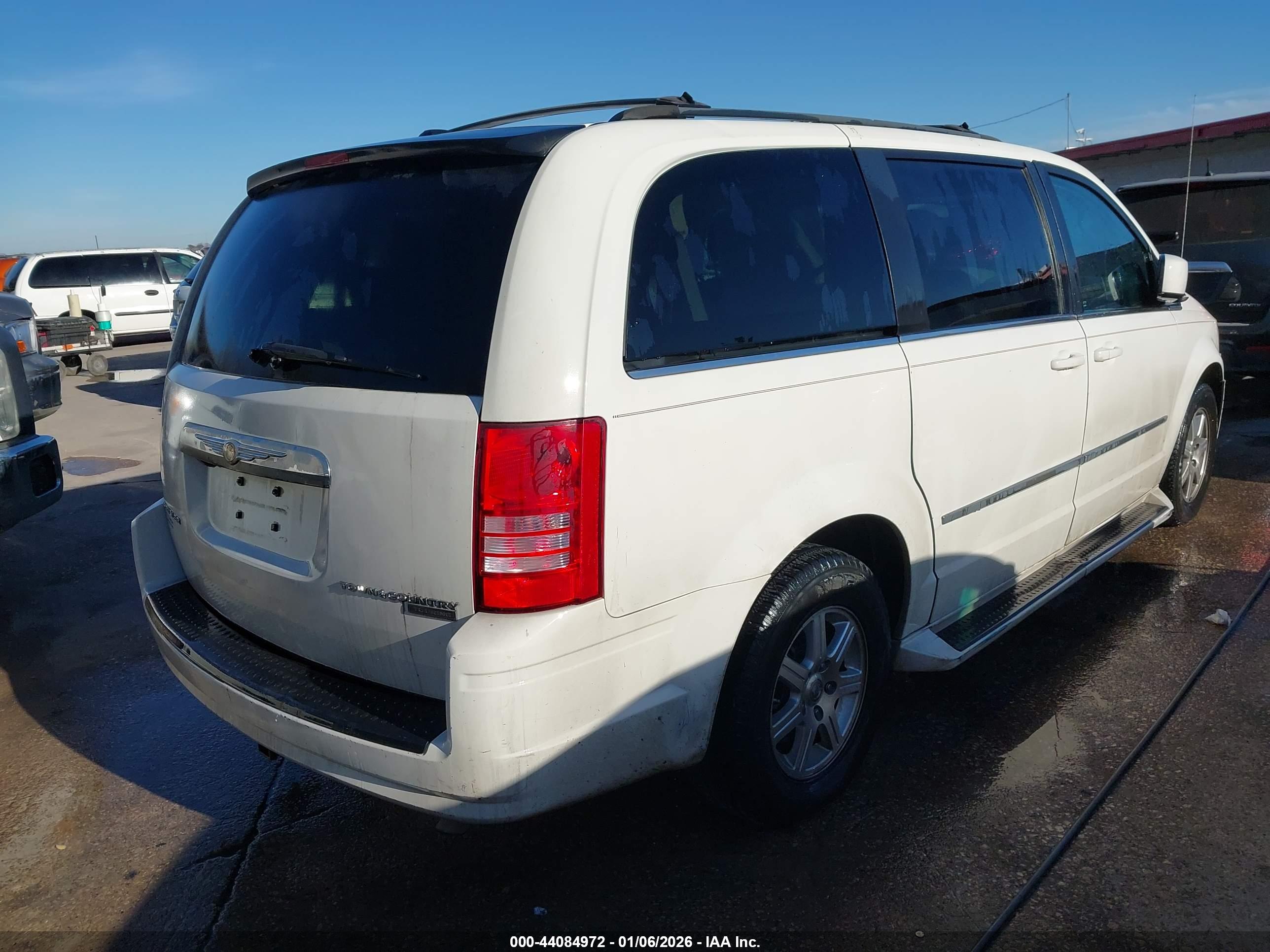 CHRYSLER TOWN image 4