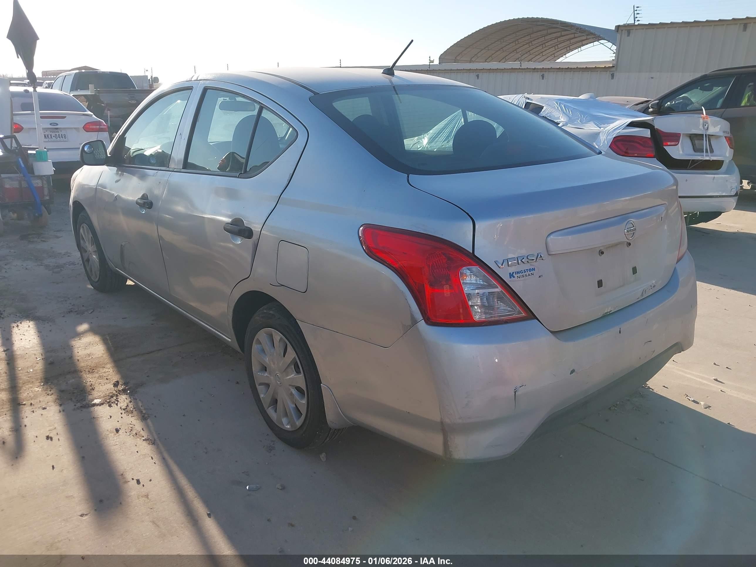 NISSAN VERSA image 3