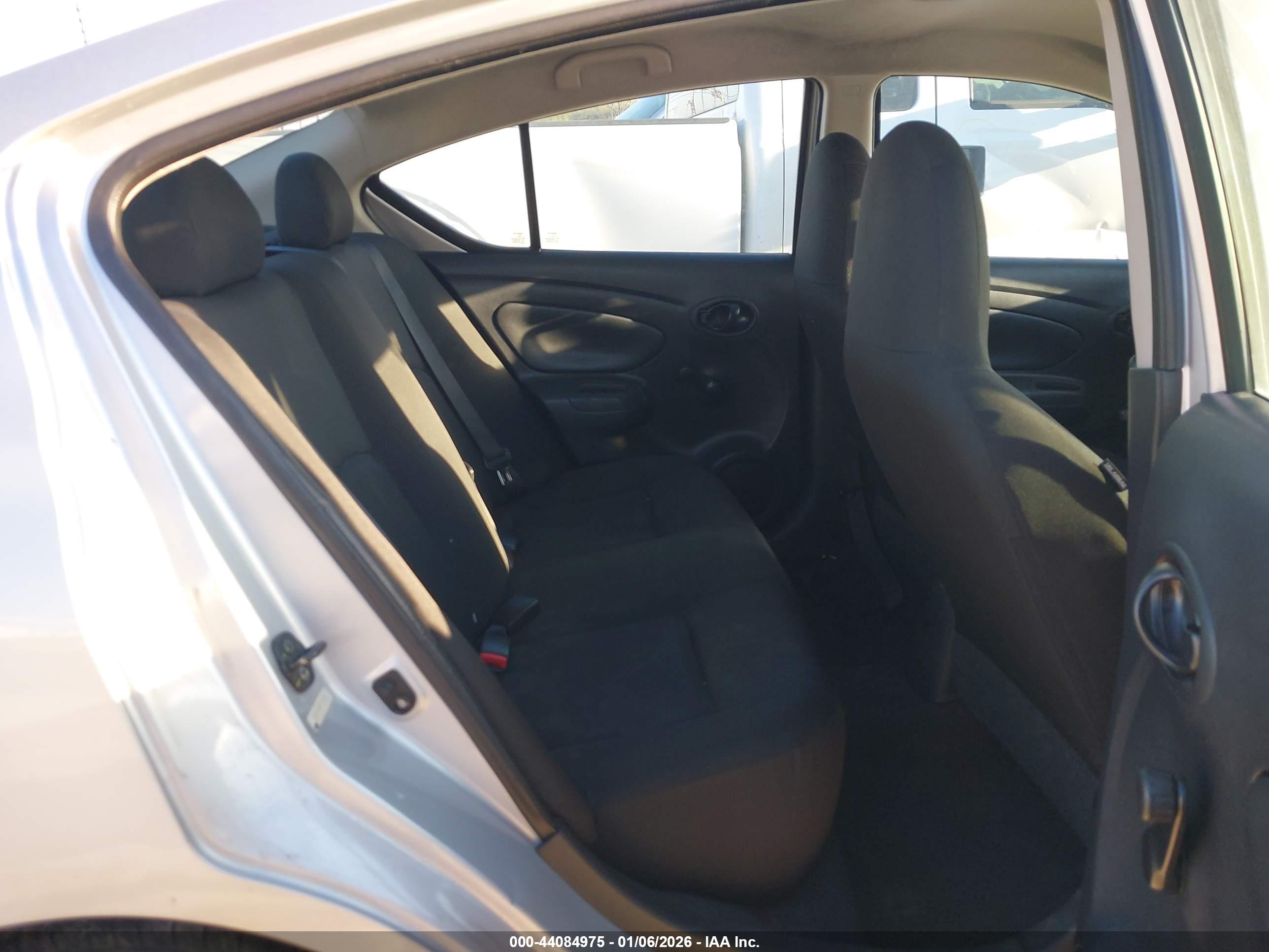 NISSAN VERSA image 8