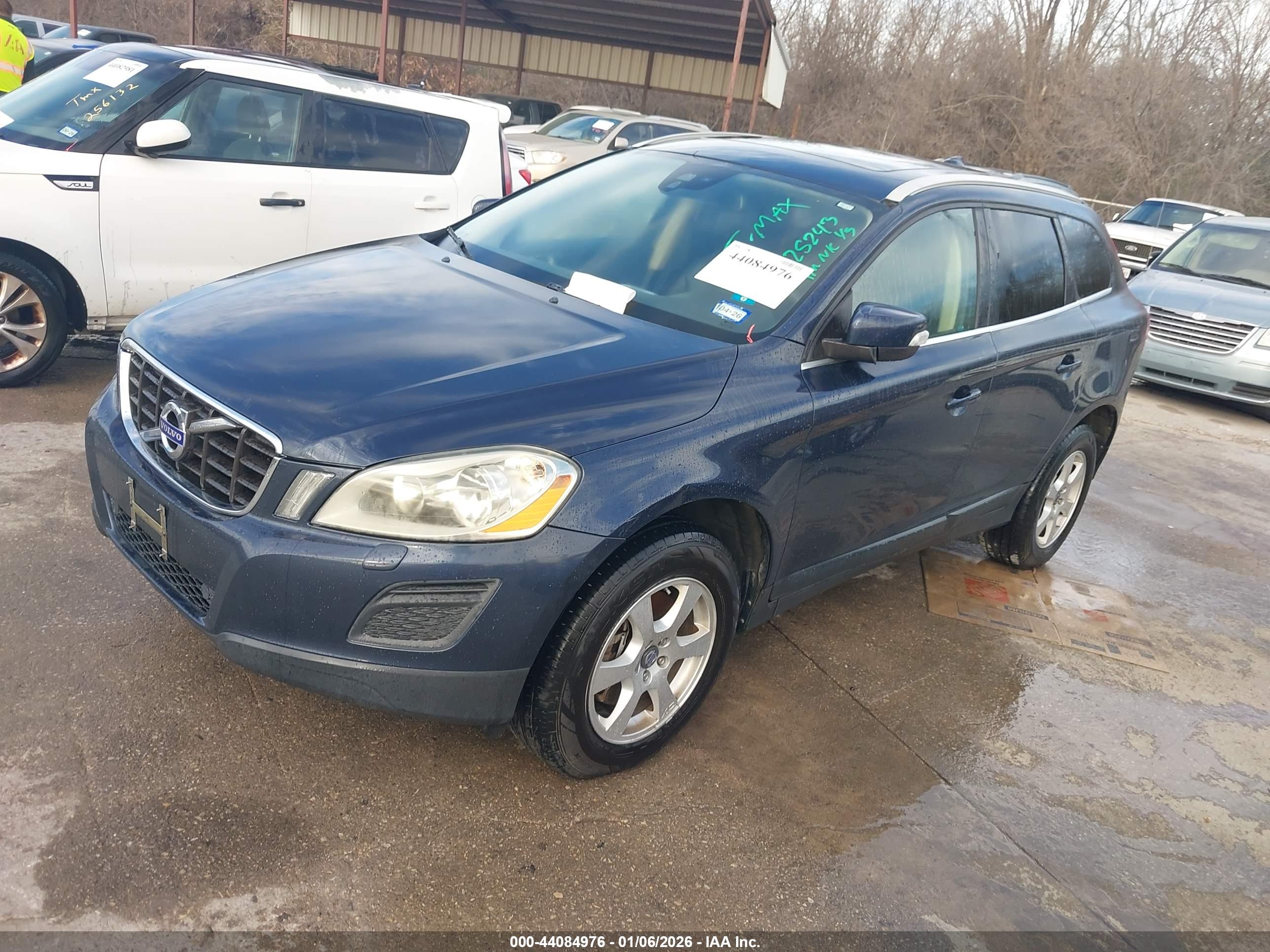 VOLVO XC60 image 2