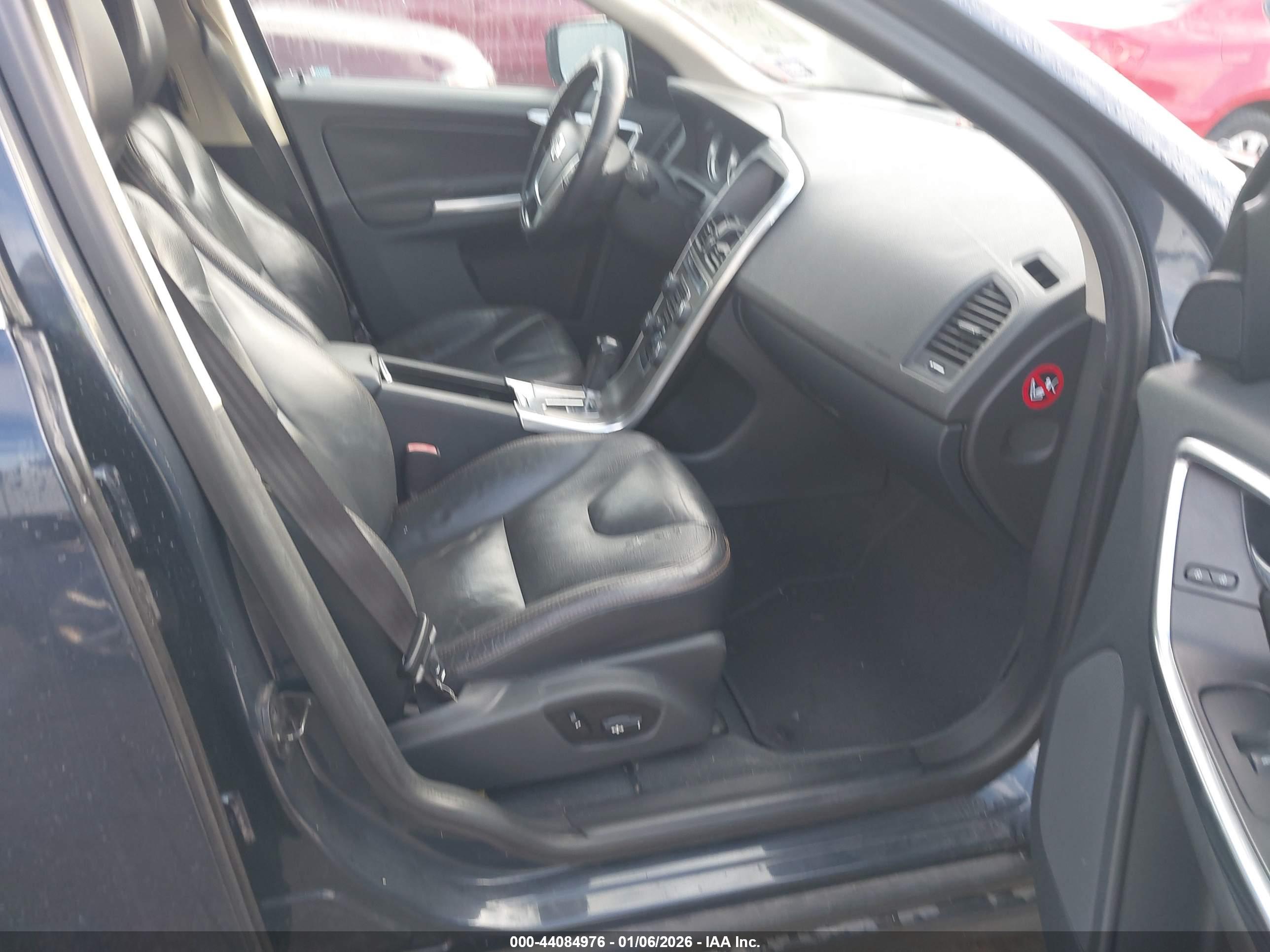 VOLVO XC60 image 5