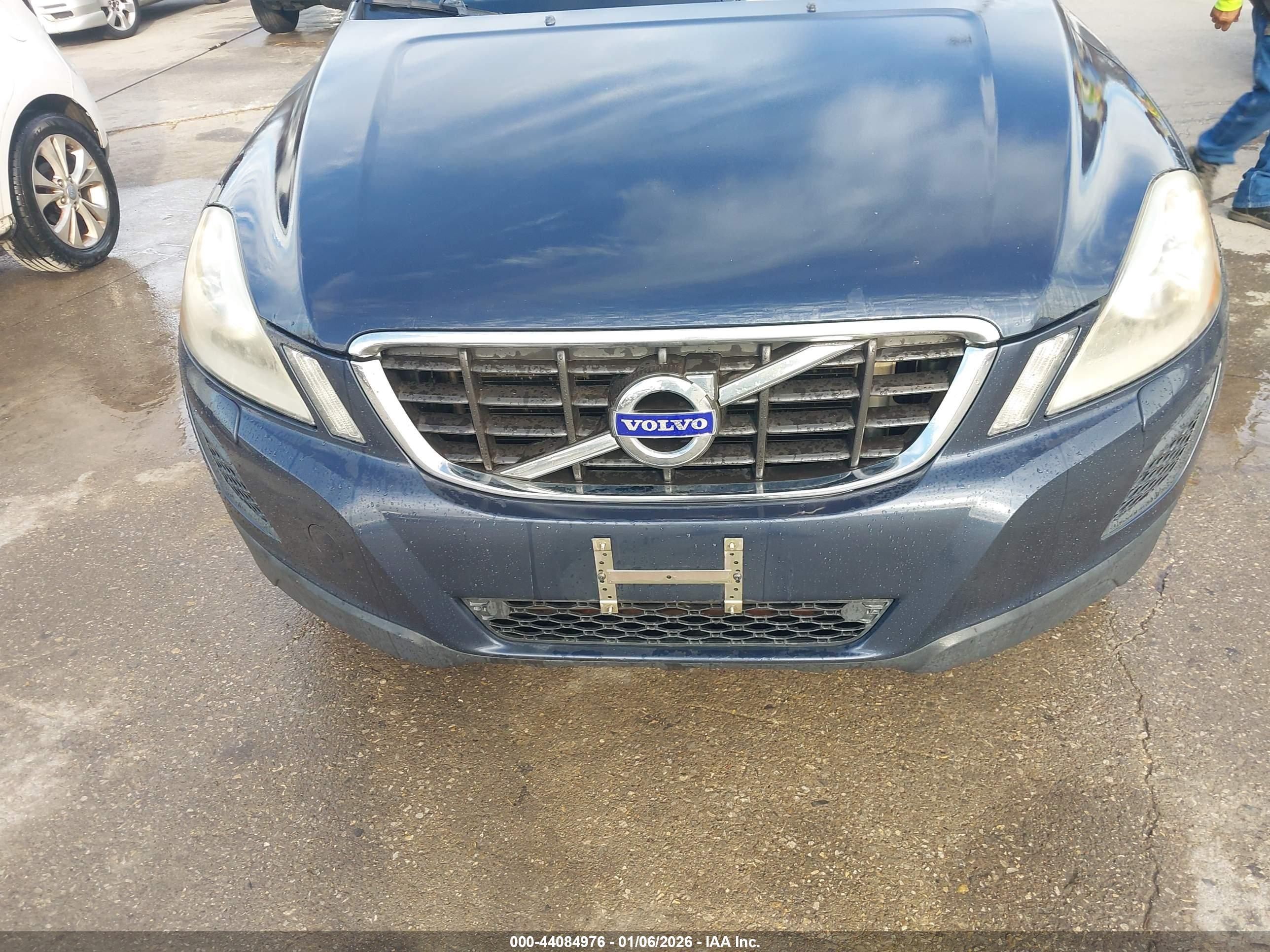 VOLVO XC60 image 6