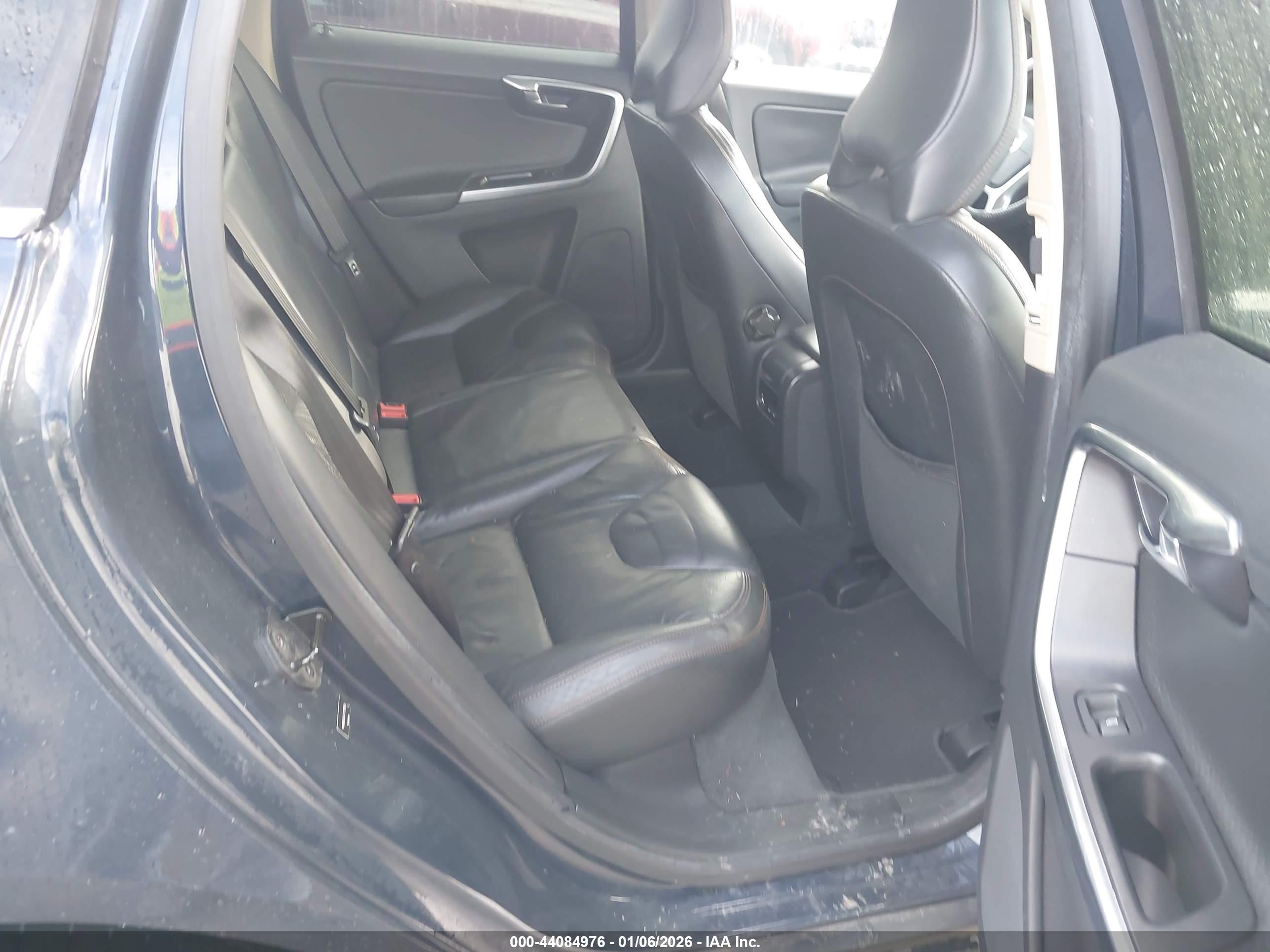 VOLVO XC60 image 8