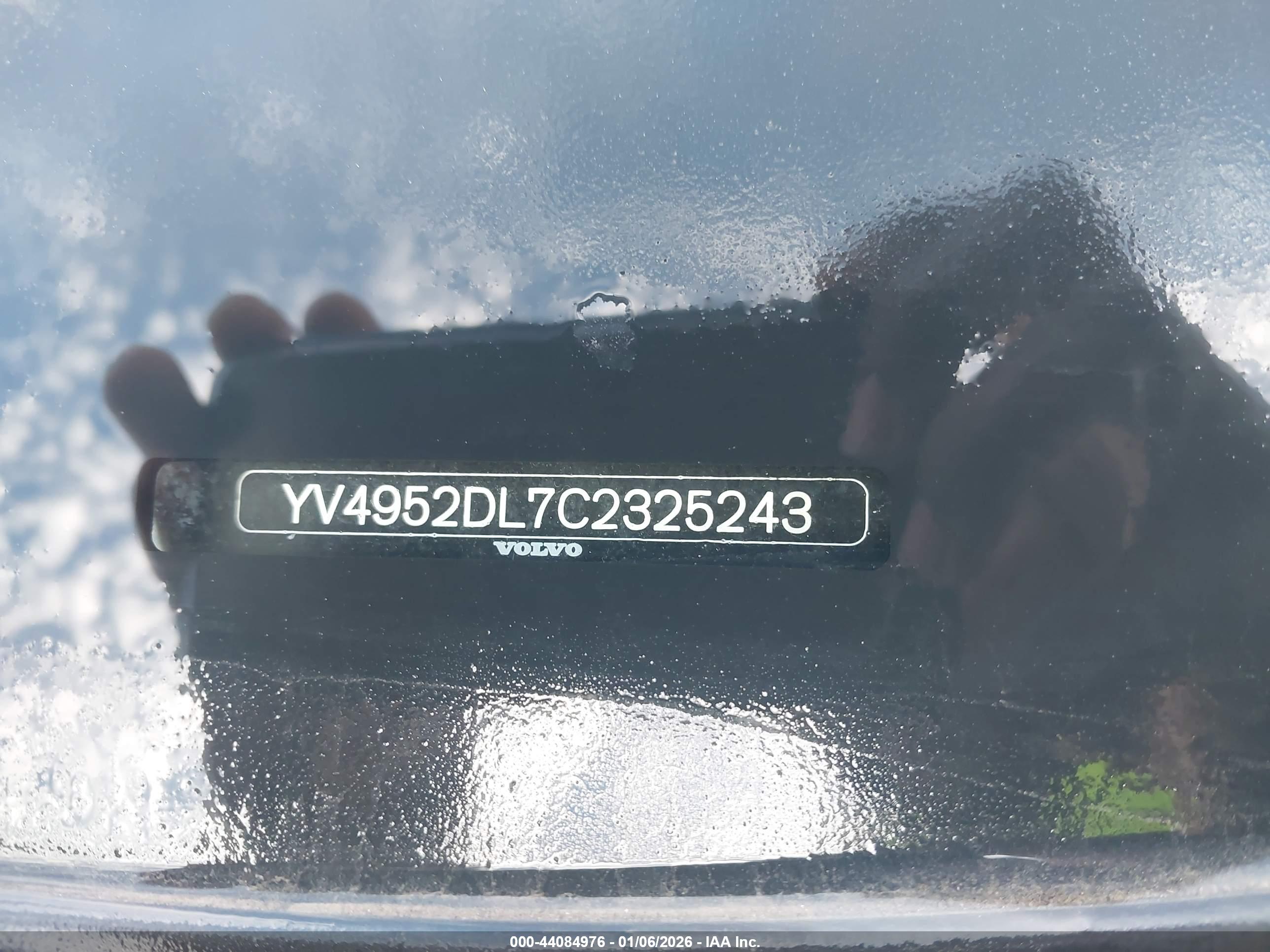 VOLVO XC60 image 9