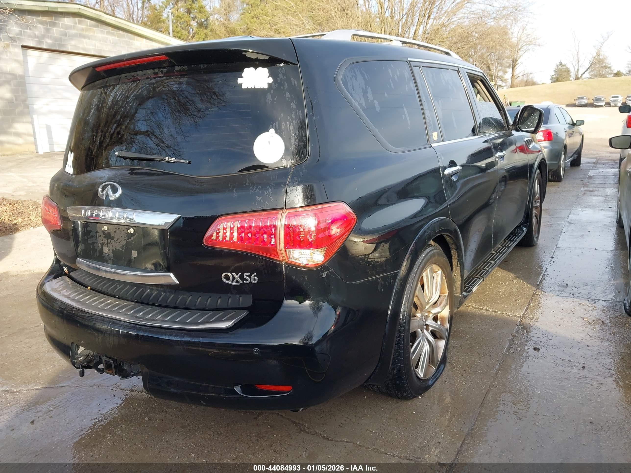 INFINITI QX56 image 4