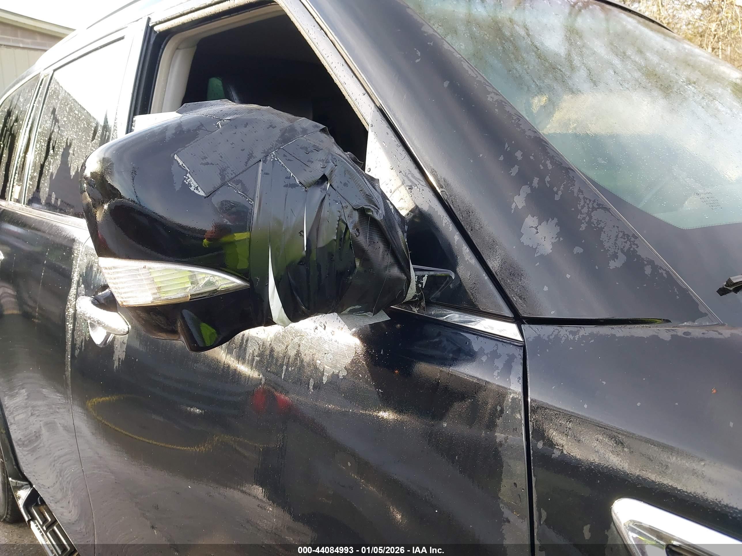 INFINITI QX56 image 6