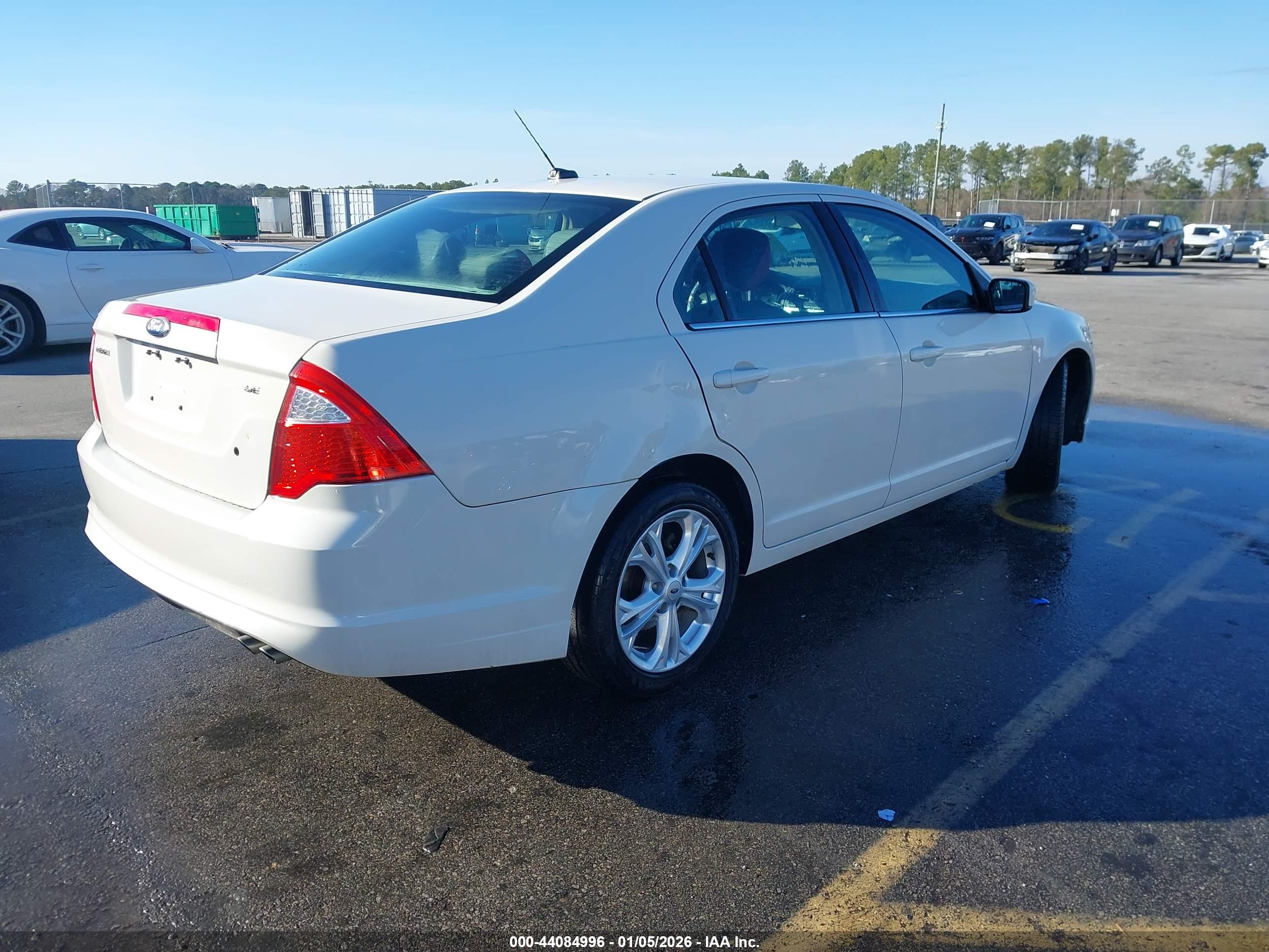 FORD FUSION image 4