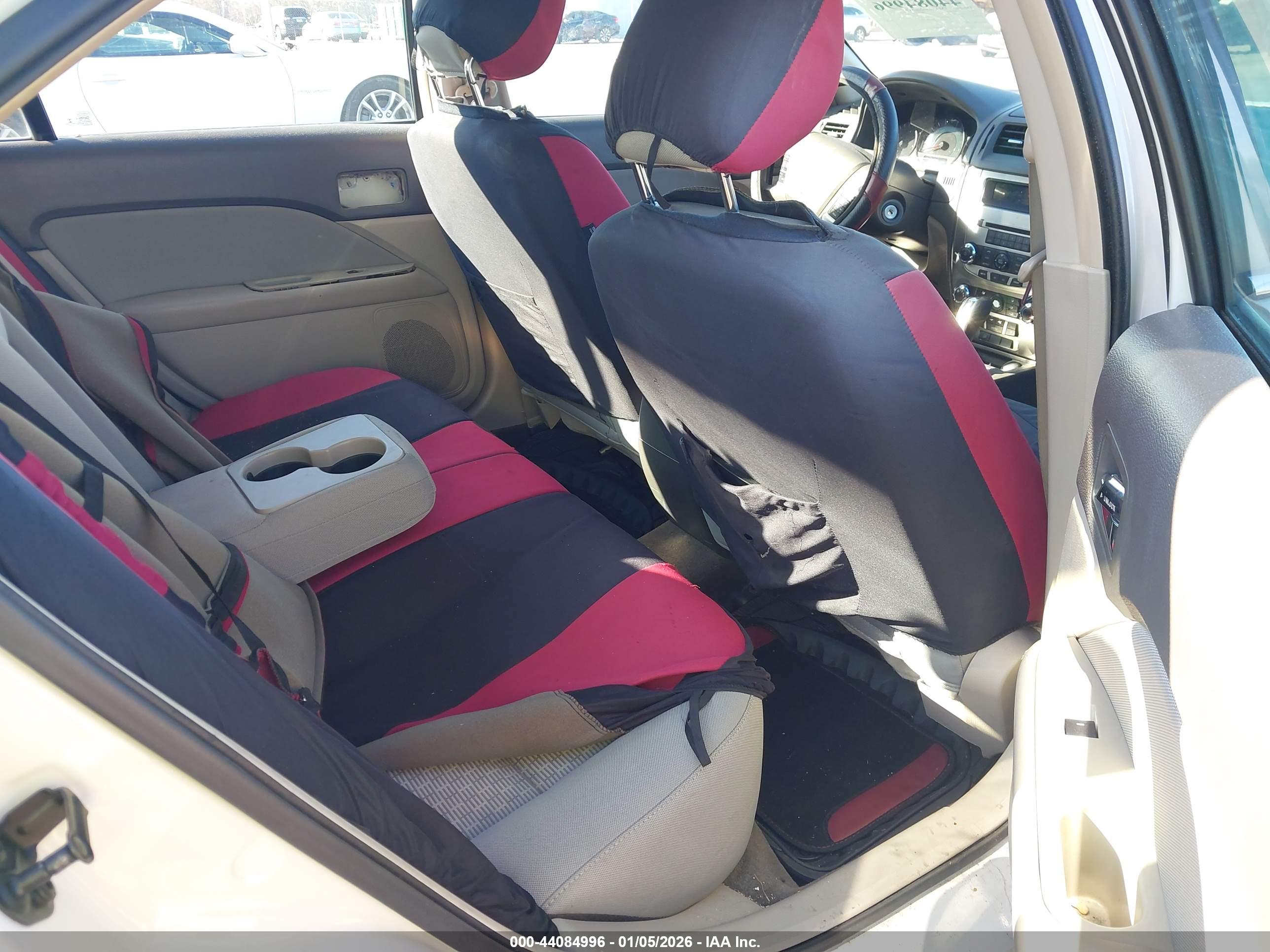 FORD FUSION image 8