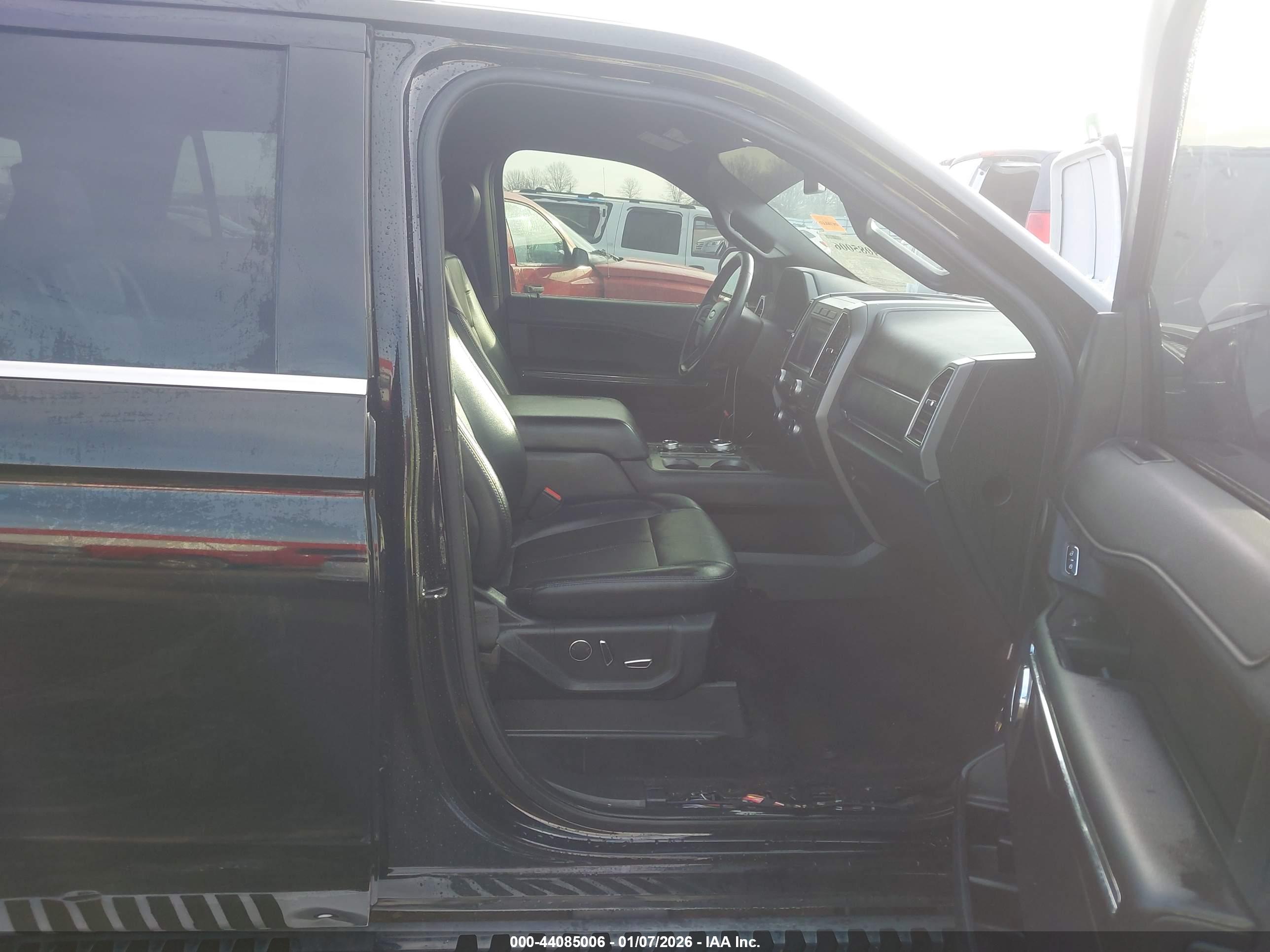 FORD EXPEDITION image 5
