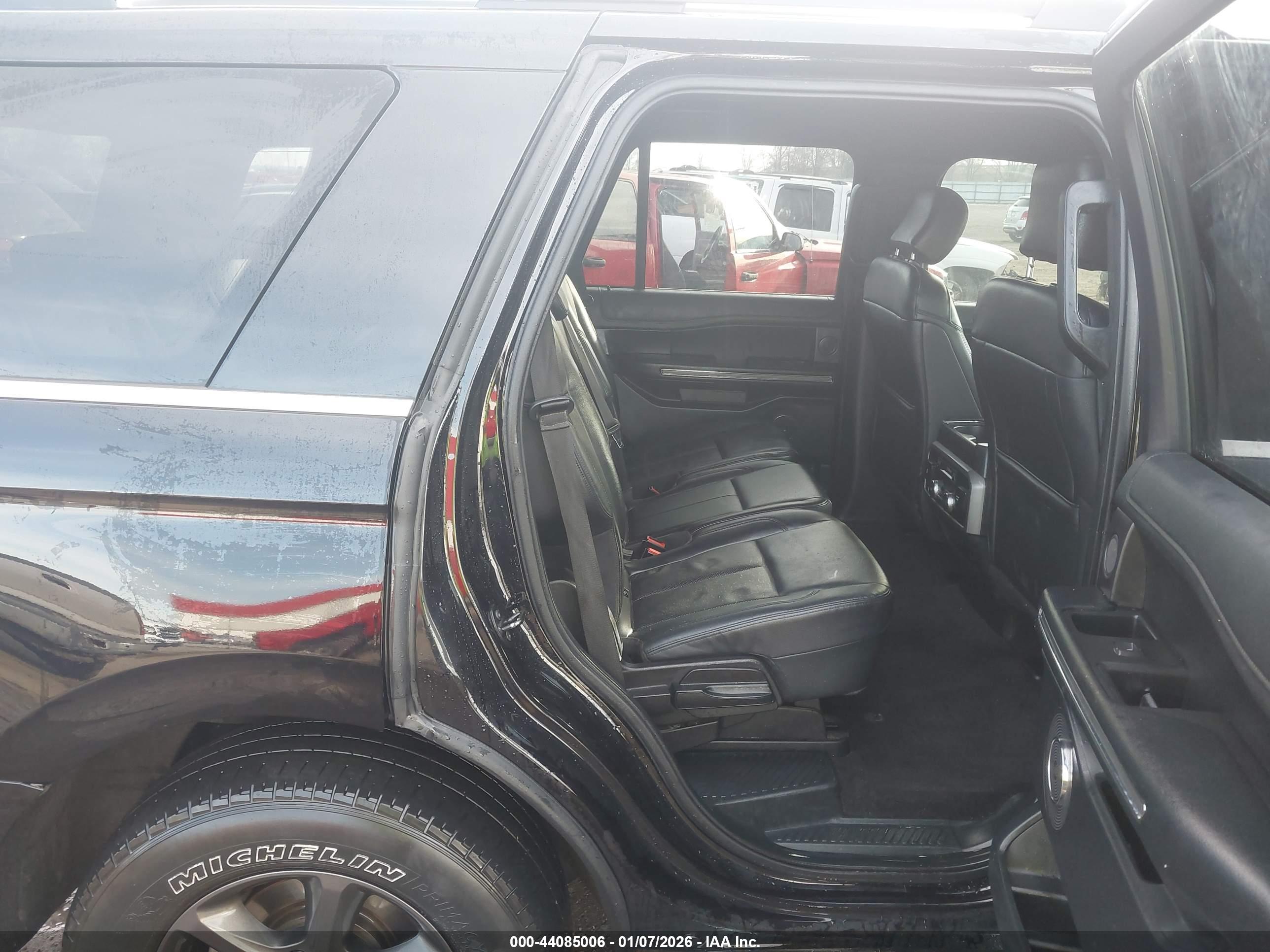 FORD EXPEDITION image 8