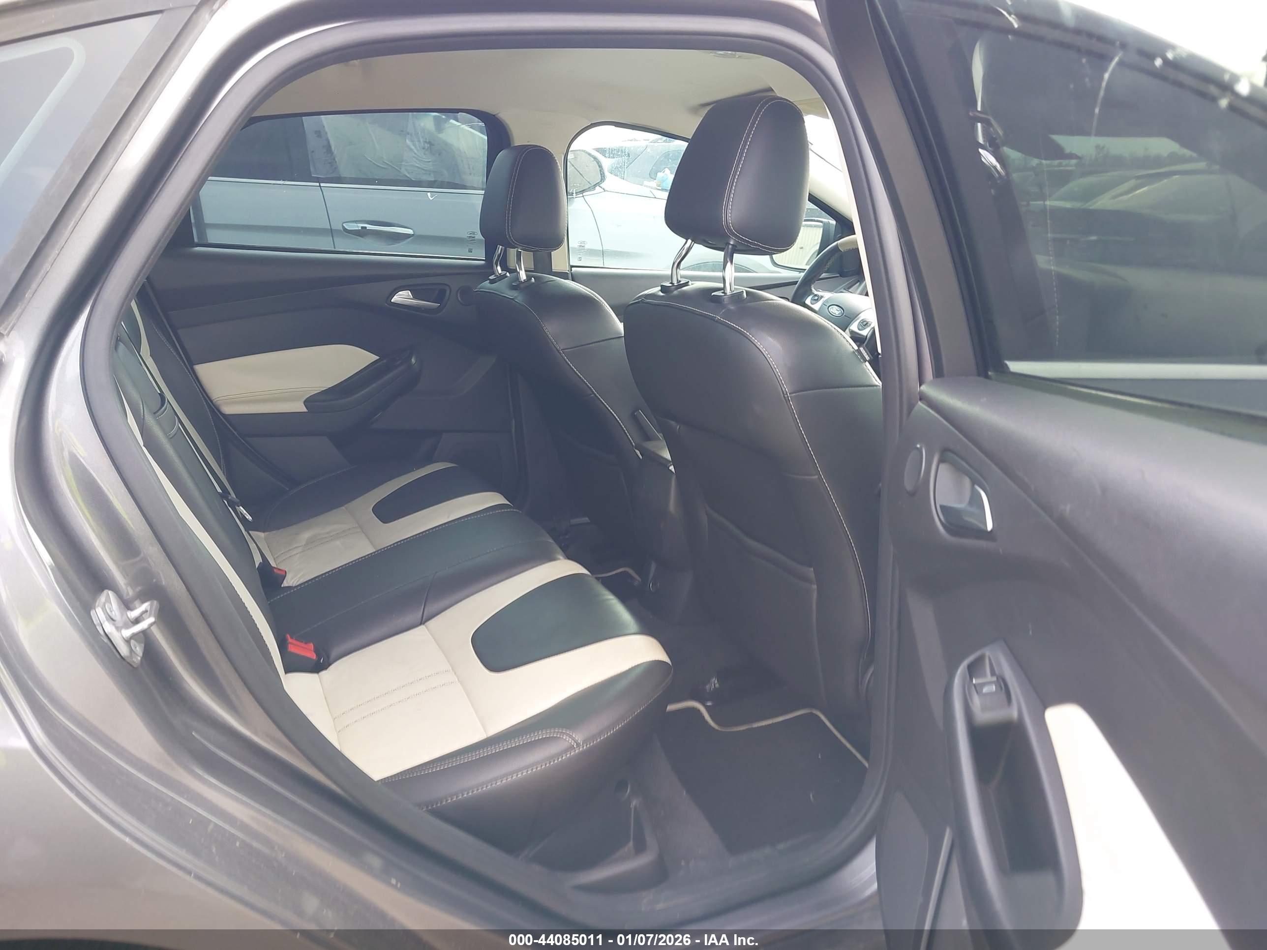 FORD FOCUS image 8