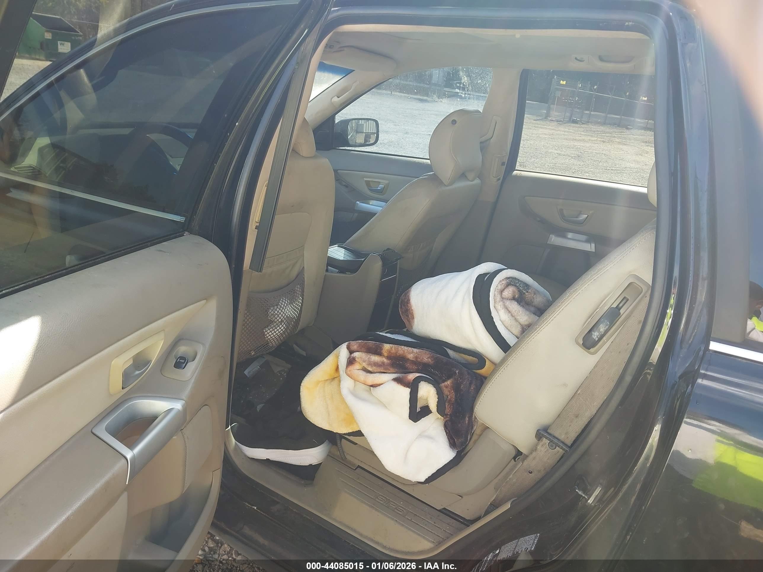 VOLVO XC90 image 8