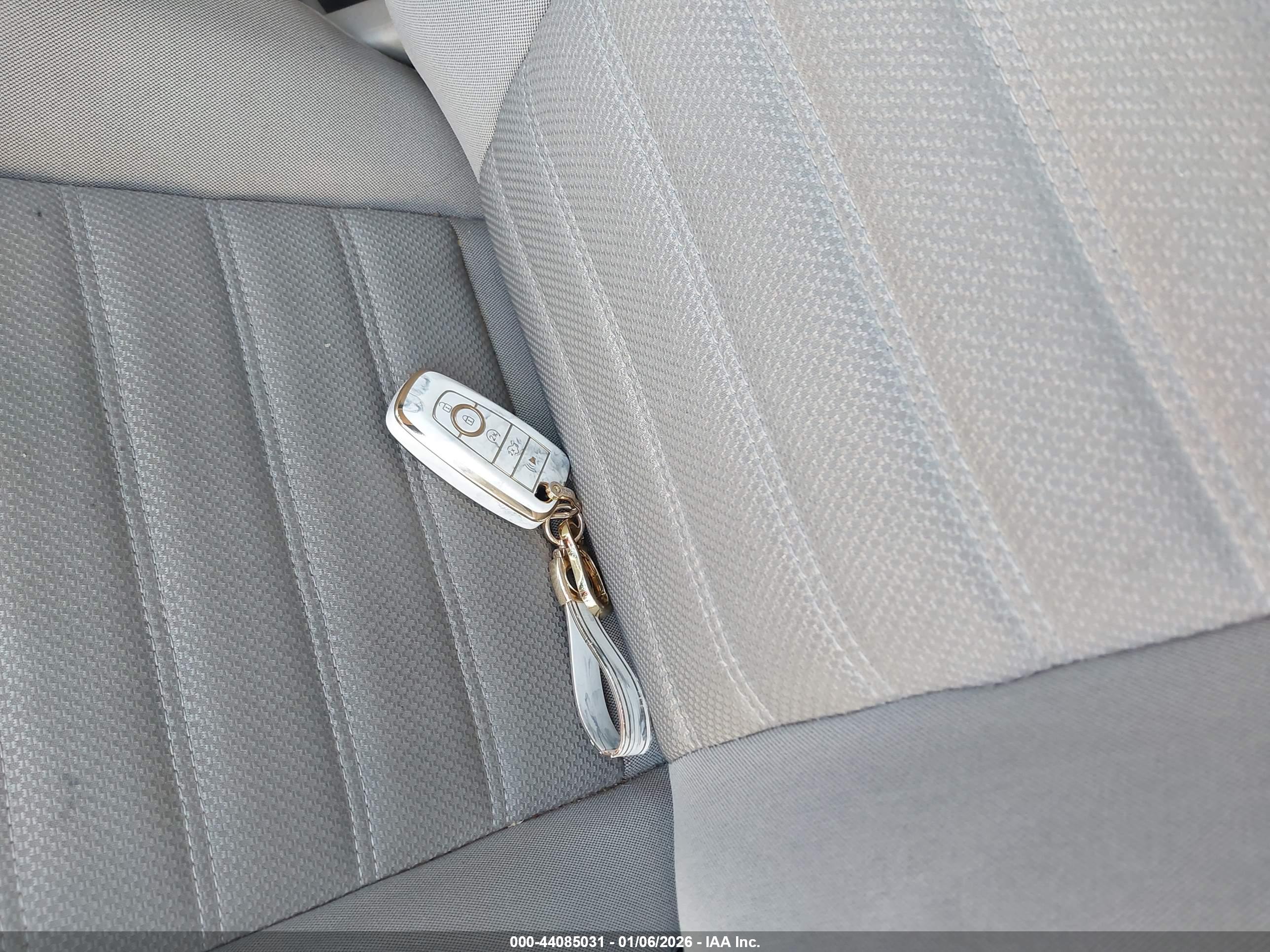 FORD FUSION image 11