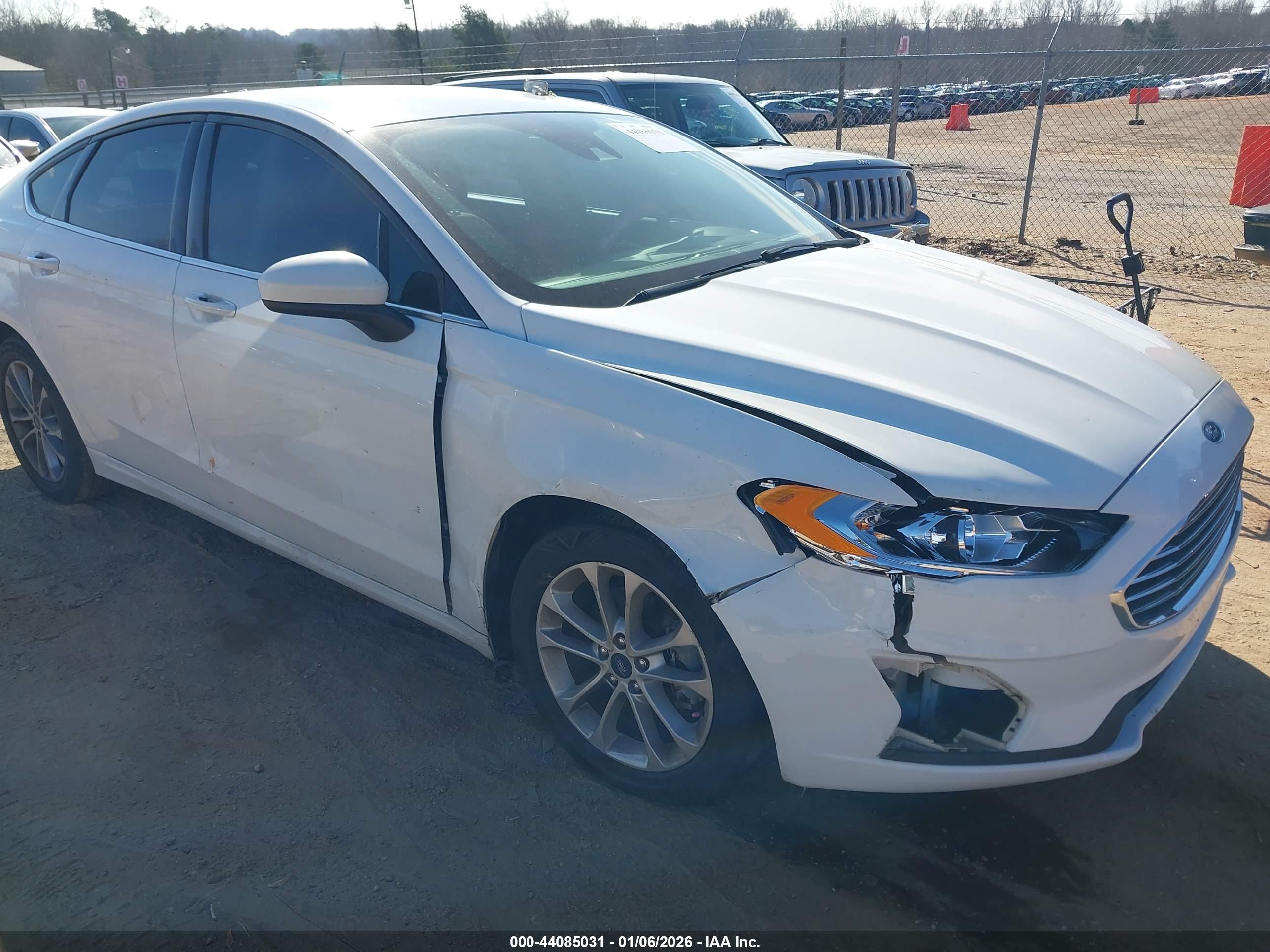 FORD FUSION image 6