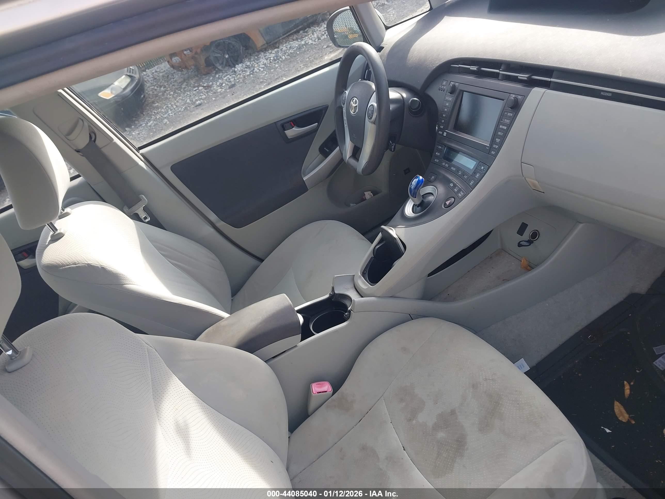 TOYOTA PRIUS image 5