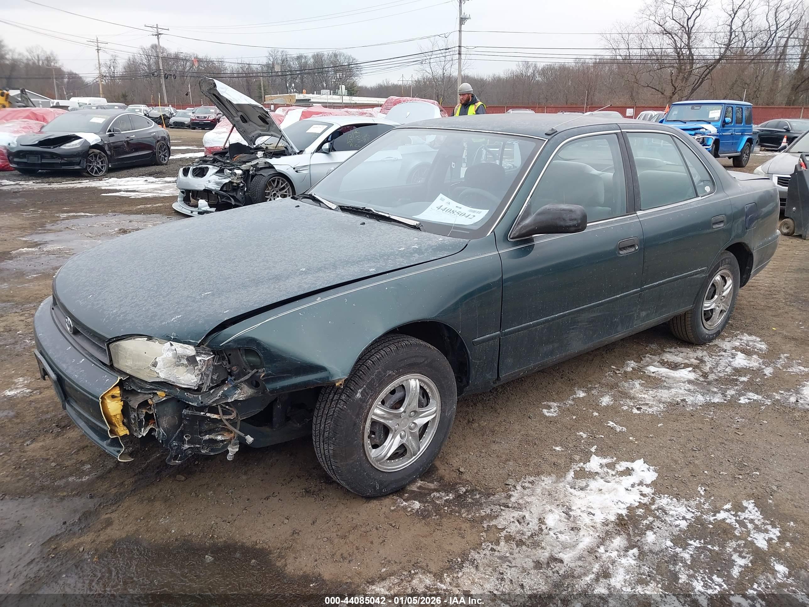 TOYOTA CAMRY image 2
