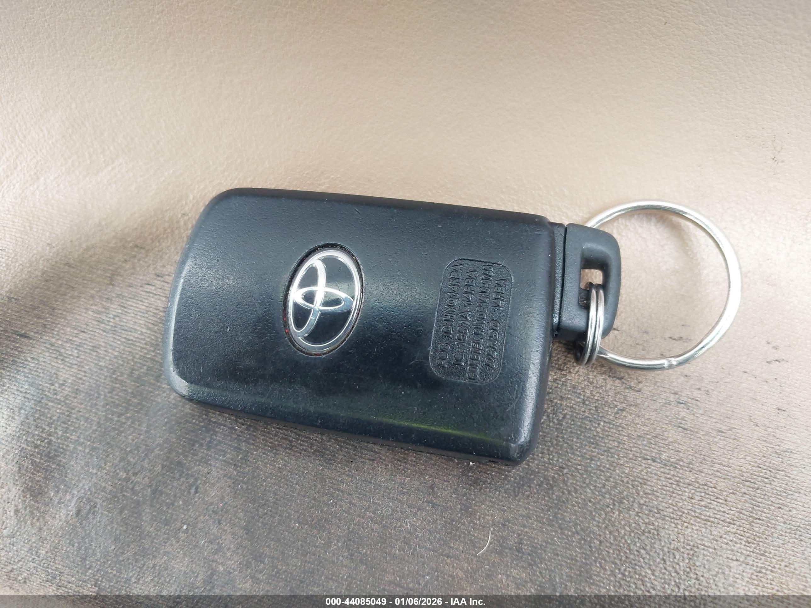 TOYOTA RAV4 image 11