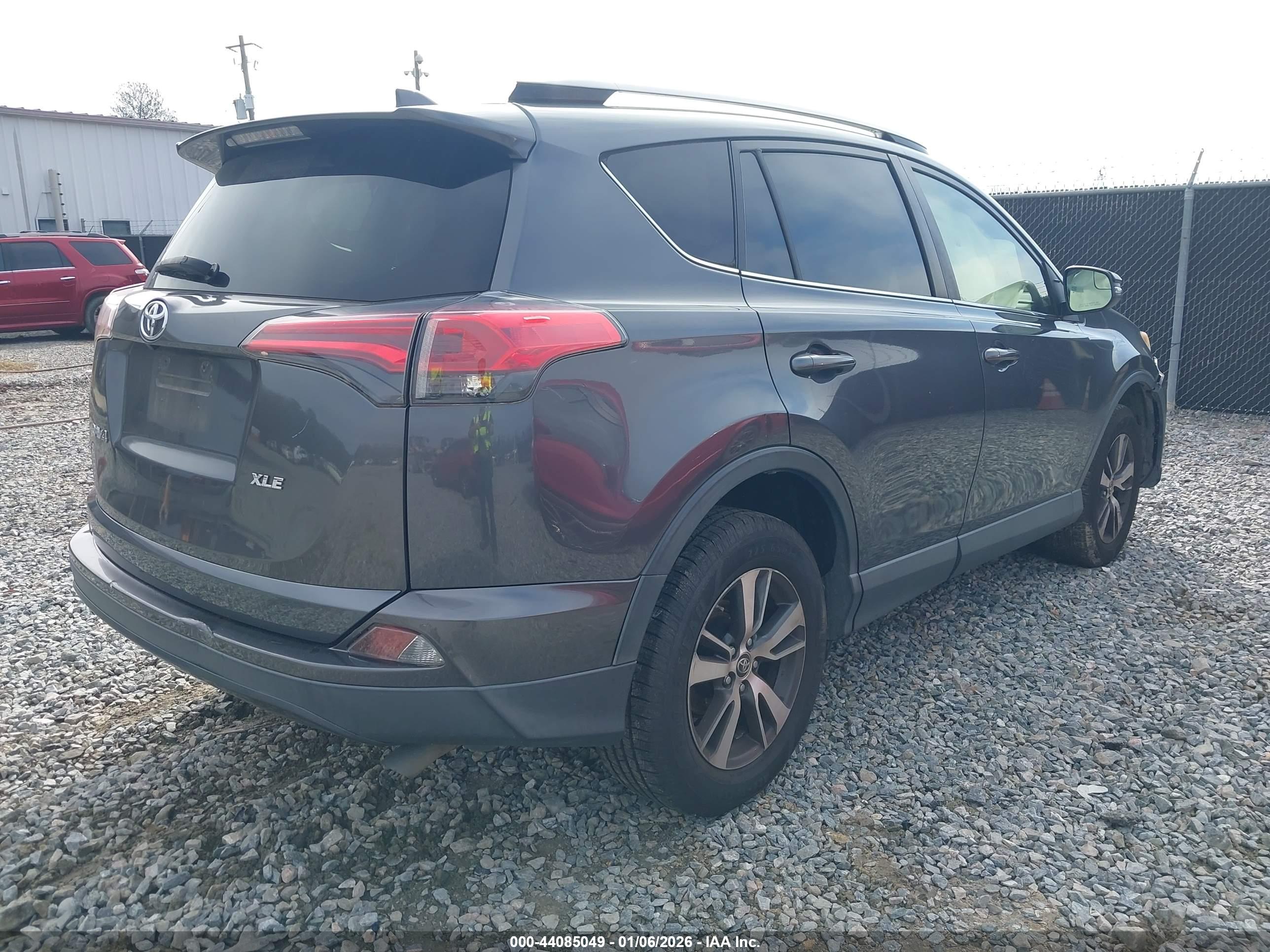 TOYOTA RAV4 image 4