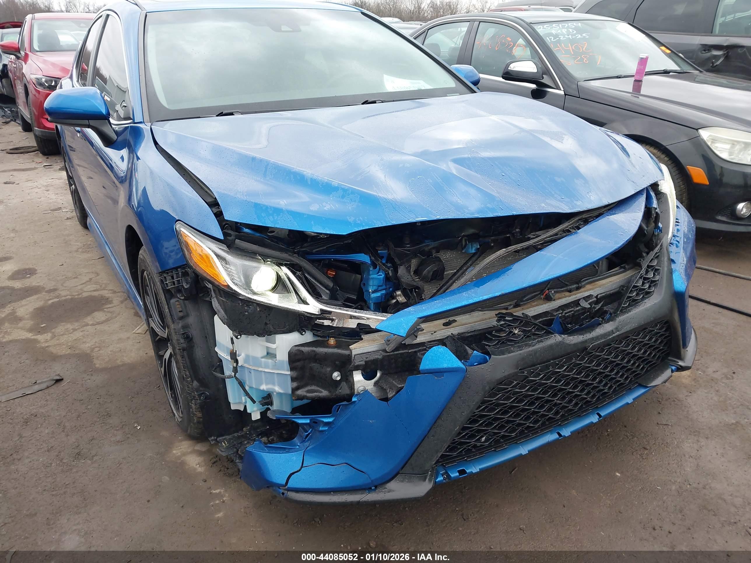 TOYOTA CAMRY image 6