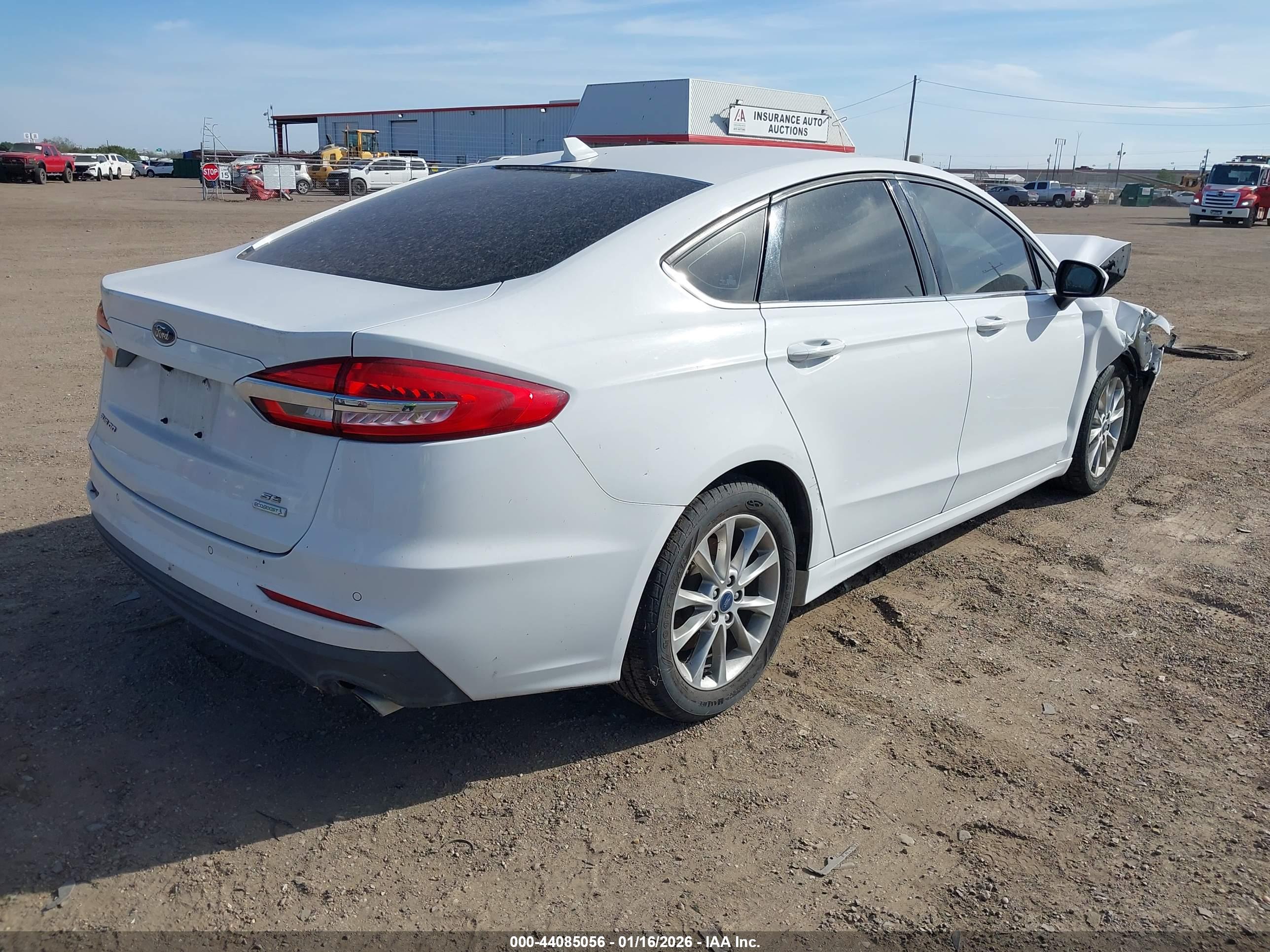 FORD FUSION image 4