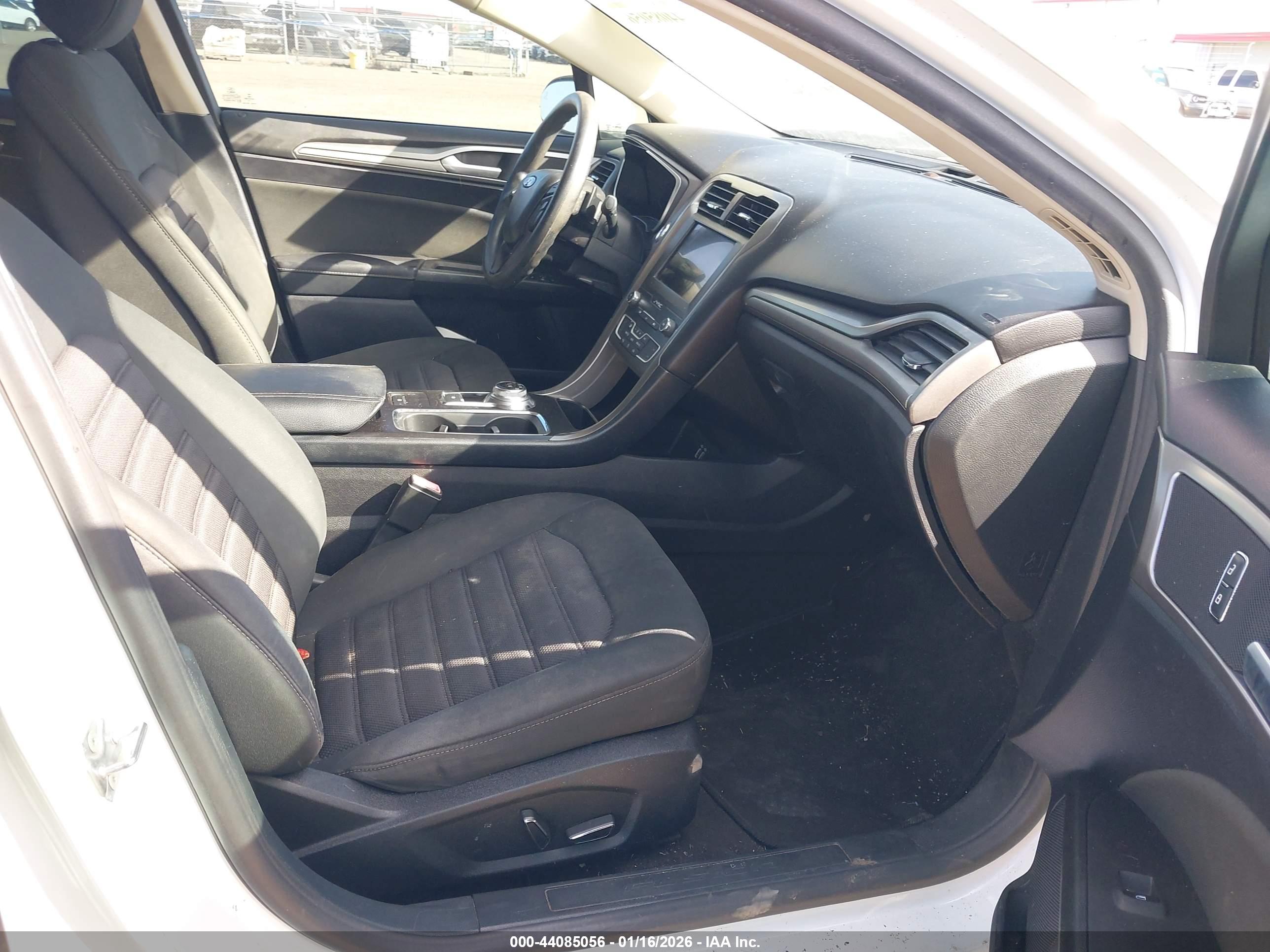 FORD FUSION image 5