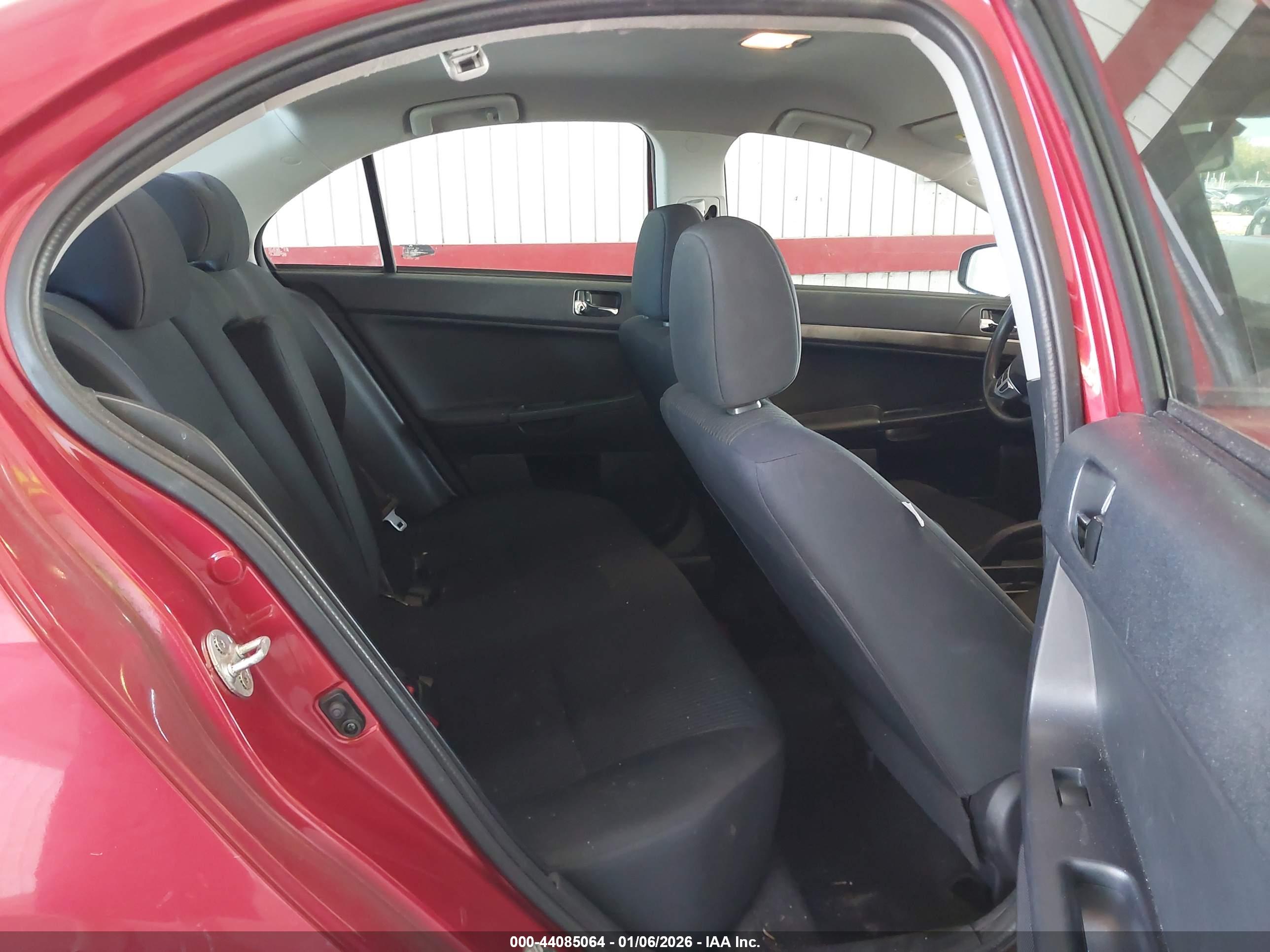 MITSUBISHI LANCER image 8