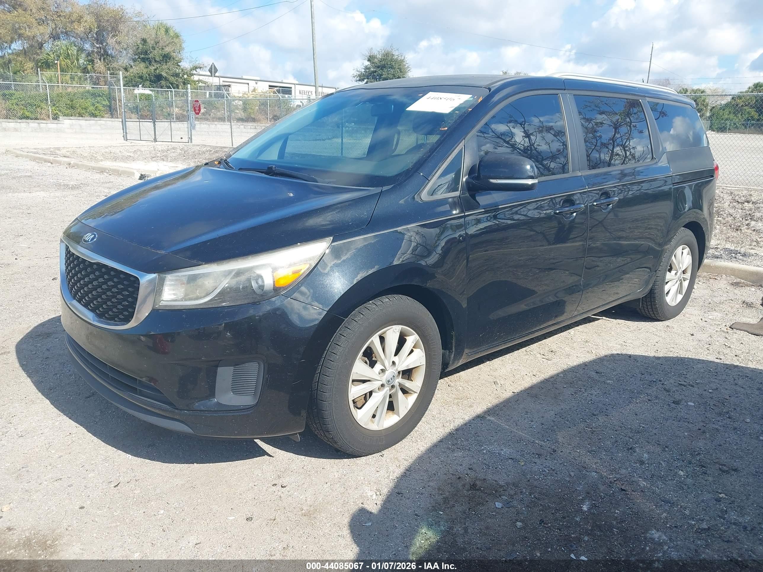 KIA SEDONA image 2