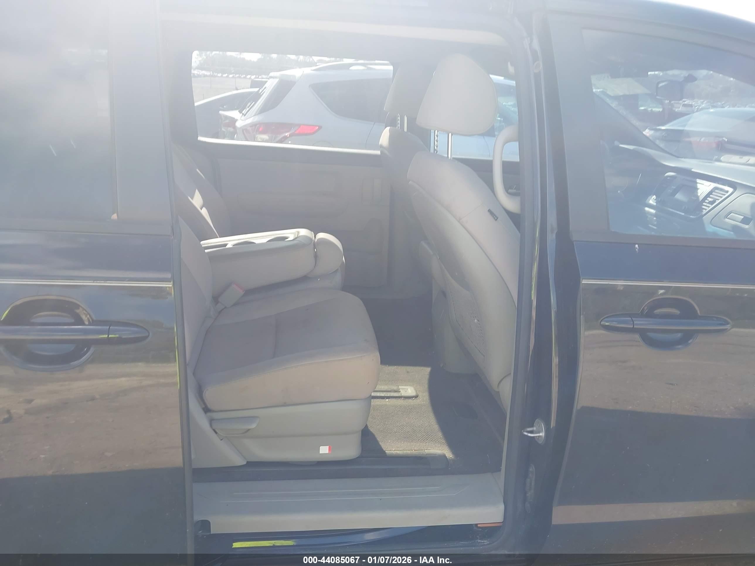 KIA SEDONA image 8