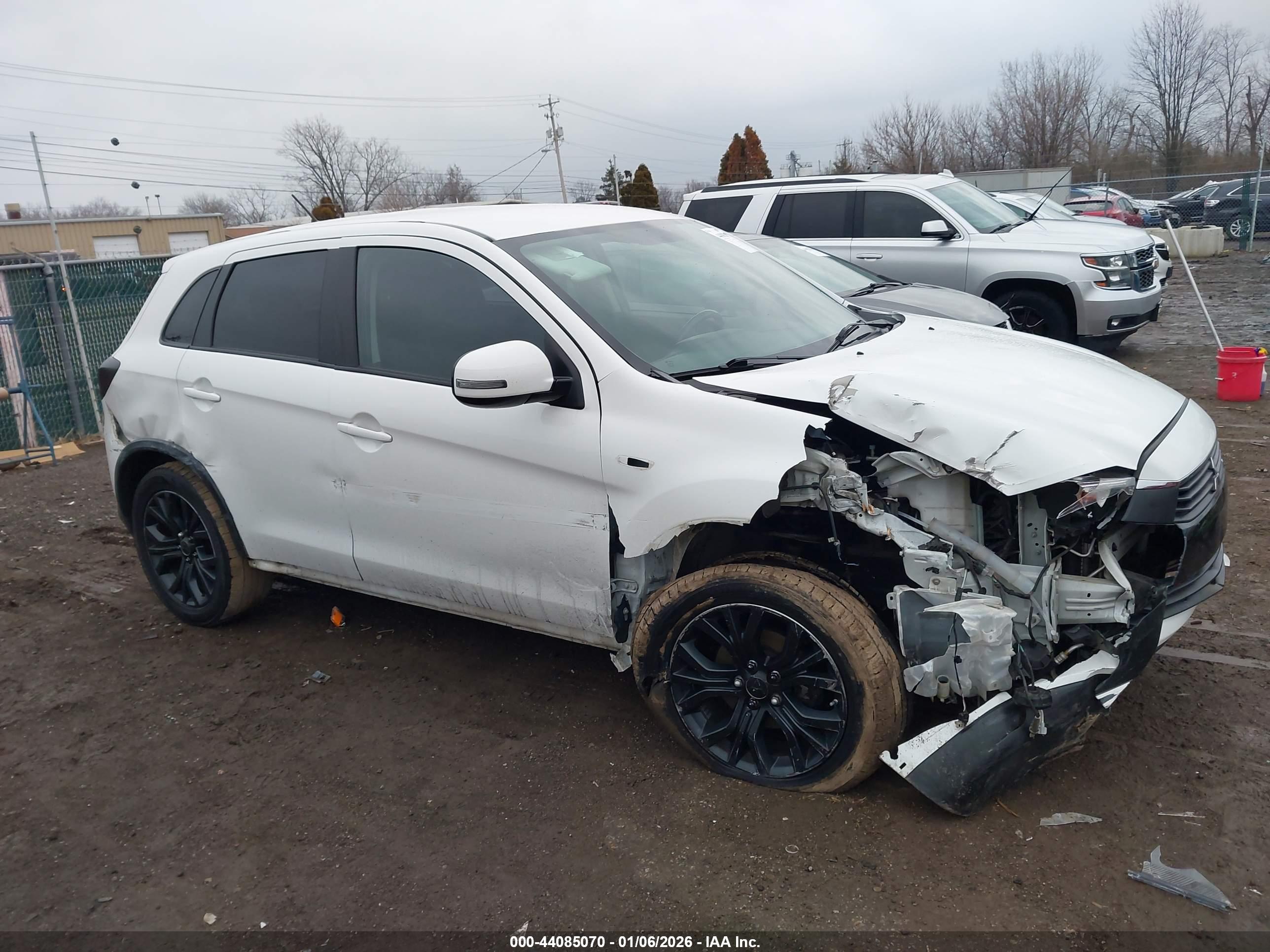 MITSUBISHI OUTLANDER image 6