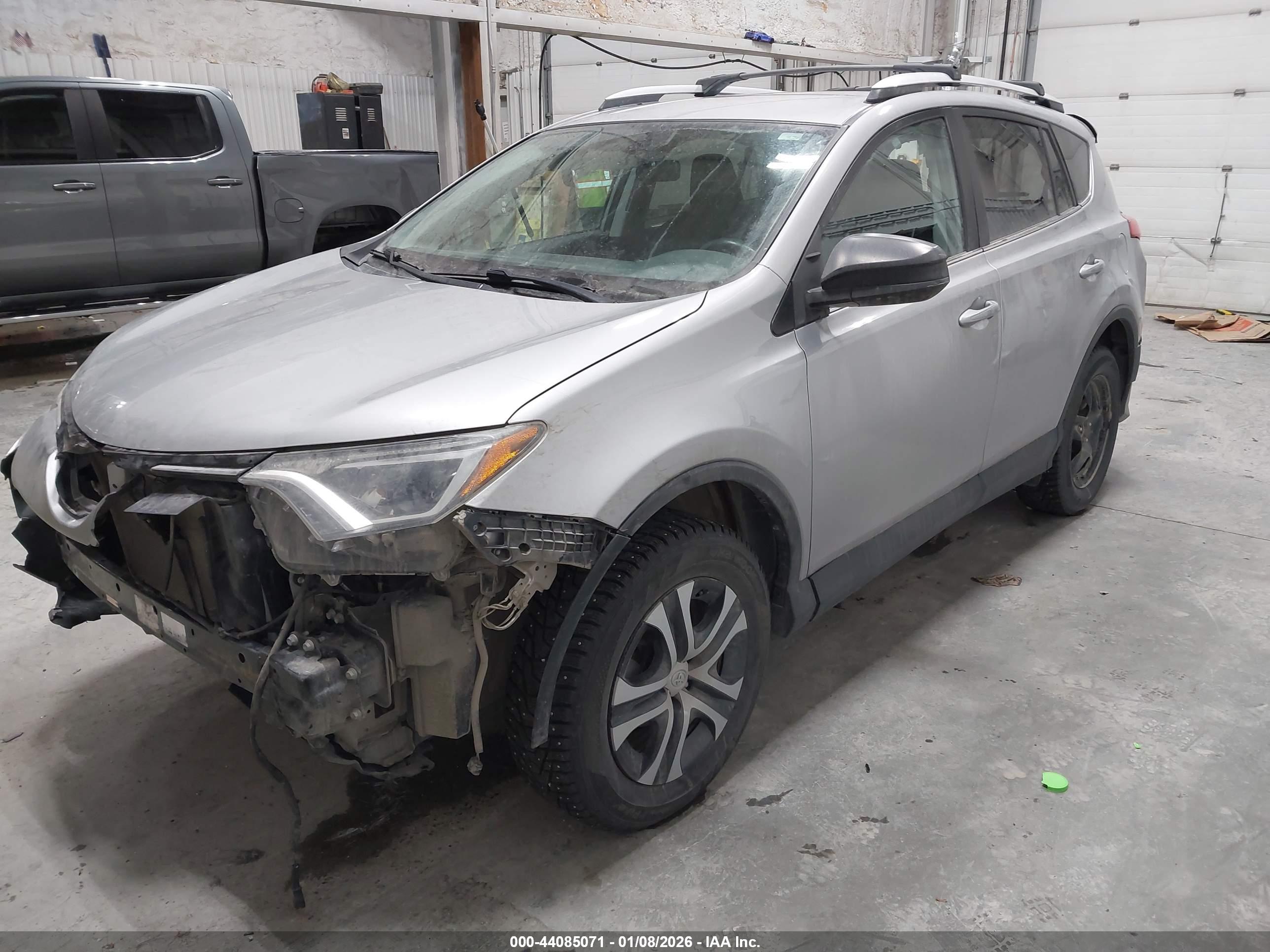 TOYOTA RAV4 image 2
