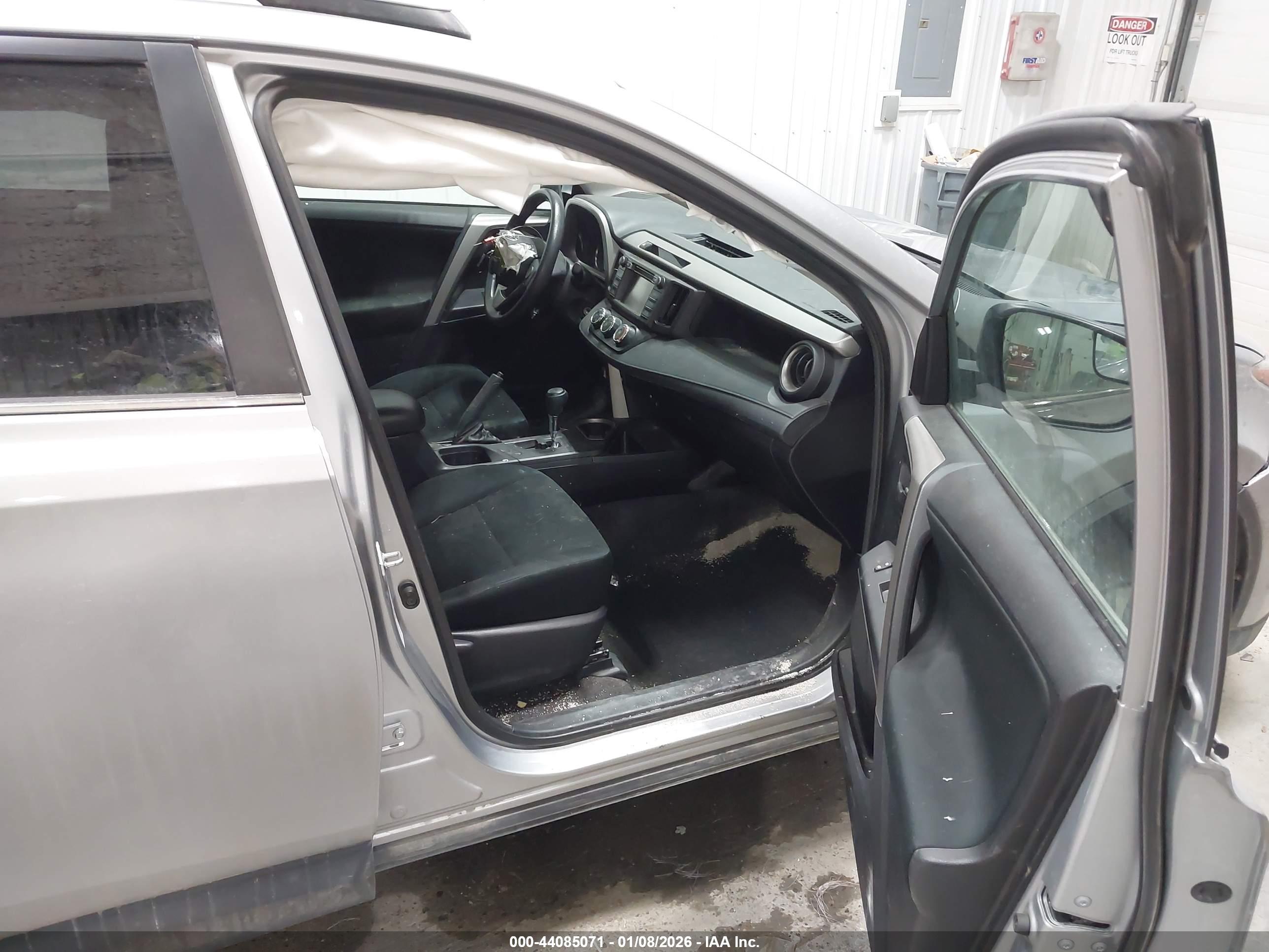 TOYOTA RAV4 image 5