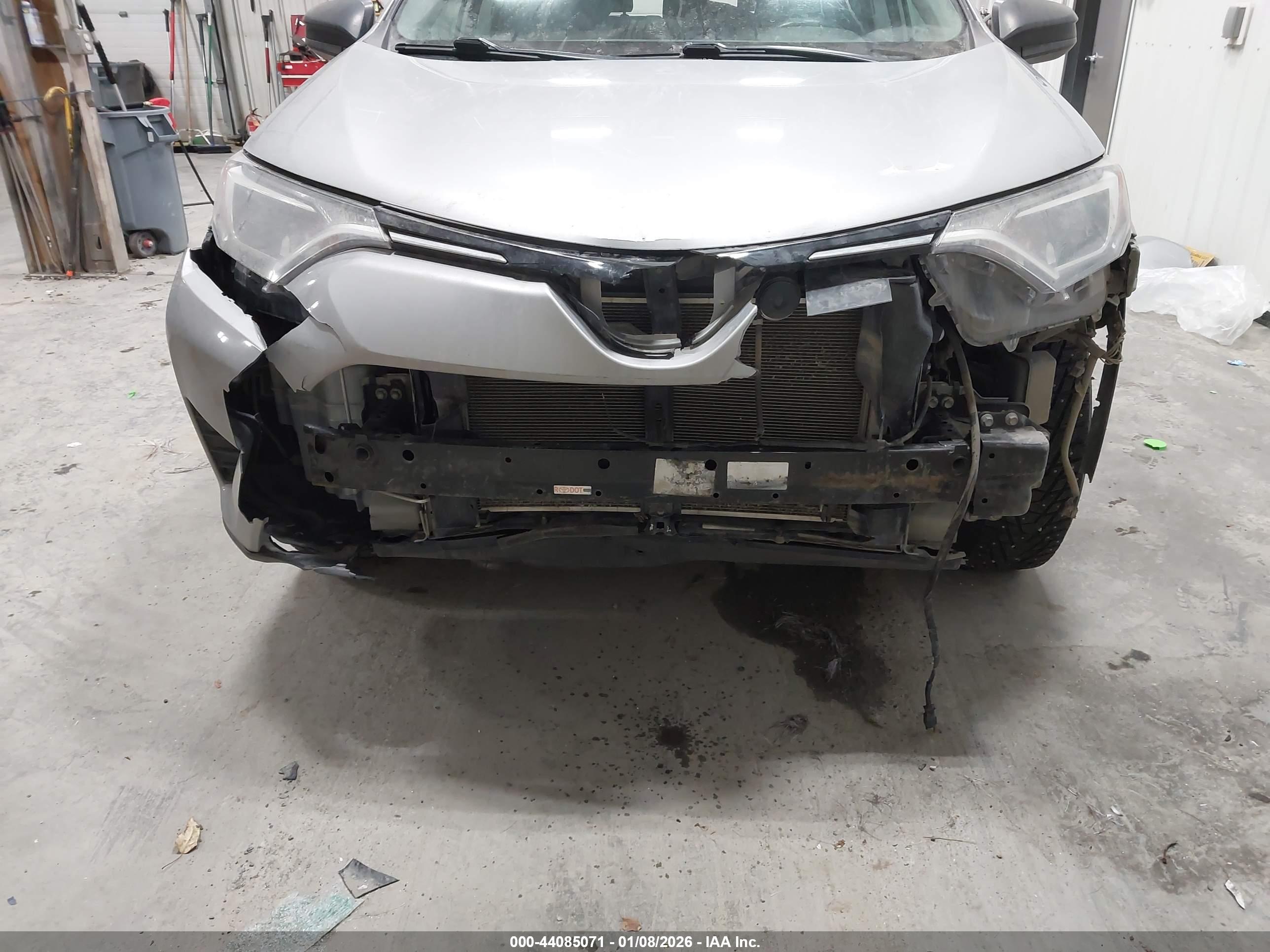 TOYOTA RAV4 image 6