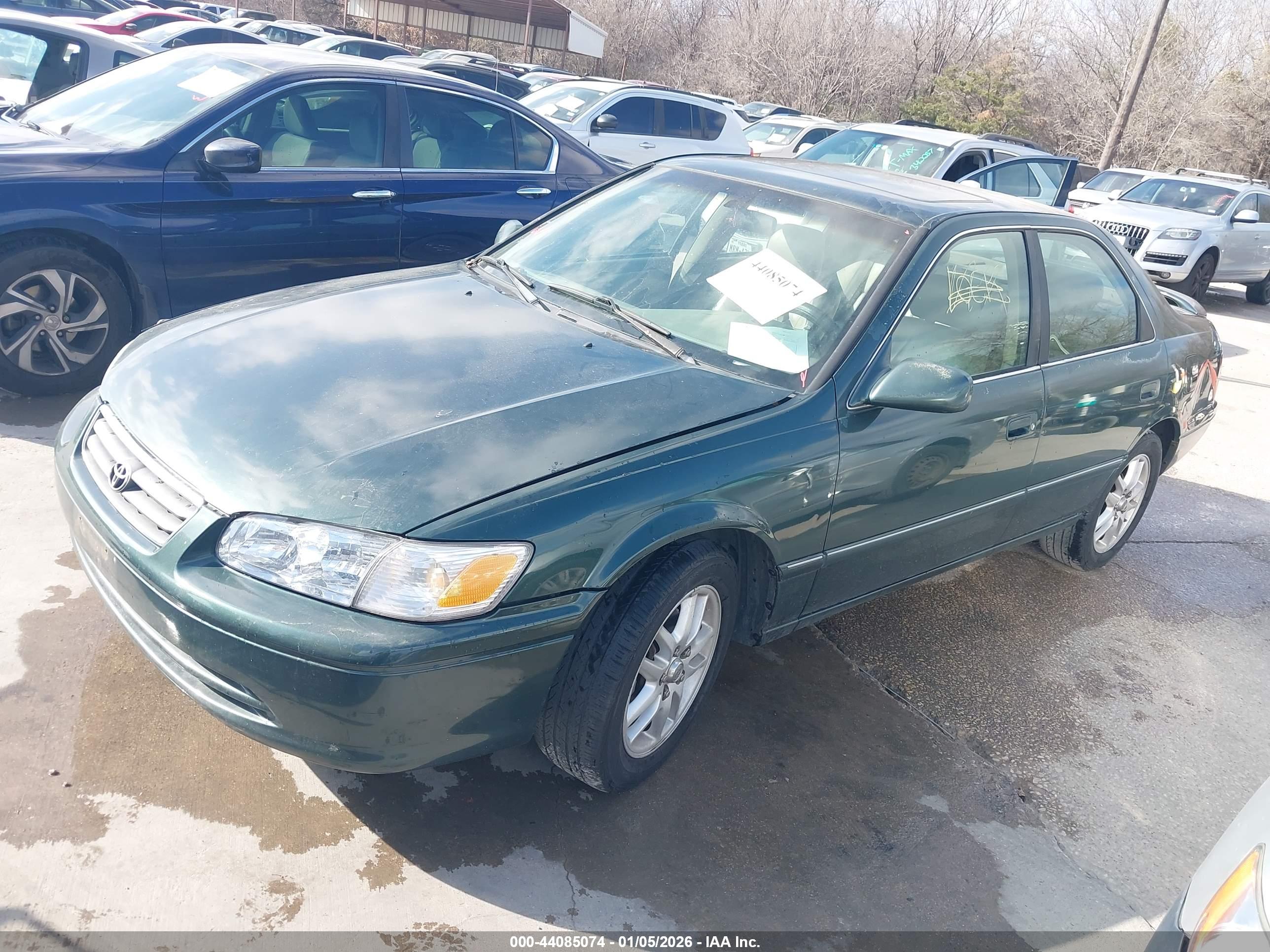 TOYOTA CAMRY image 2